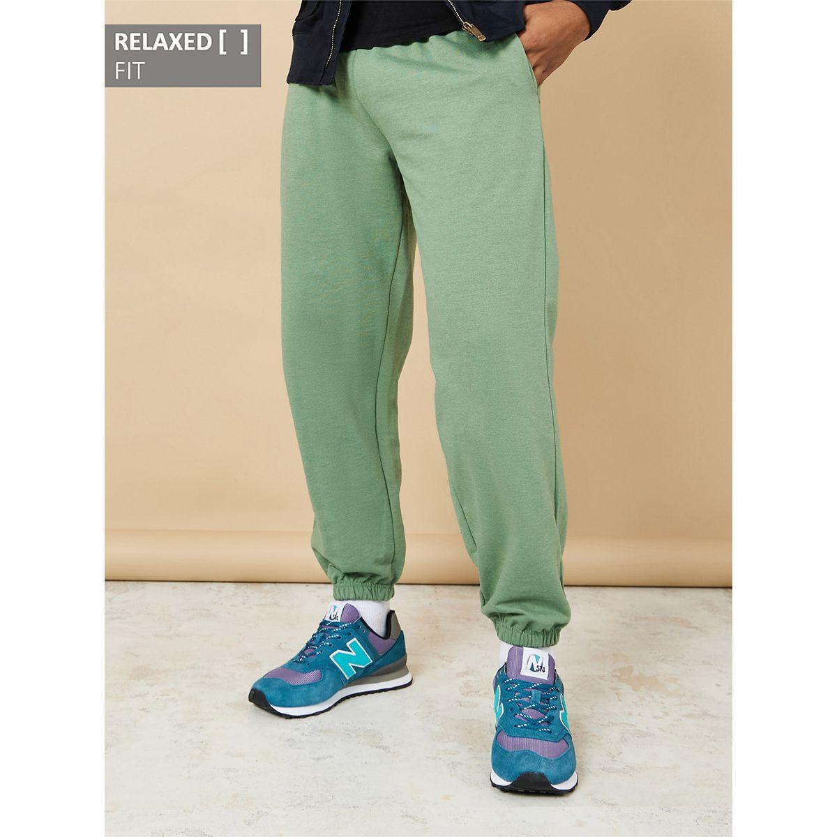 جوغر بقصة مريحة وحواف مطاطية-men-clothing-bottoms-joggers-image-1