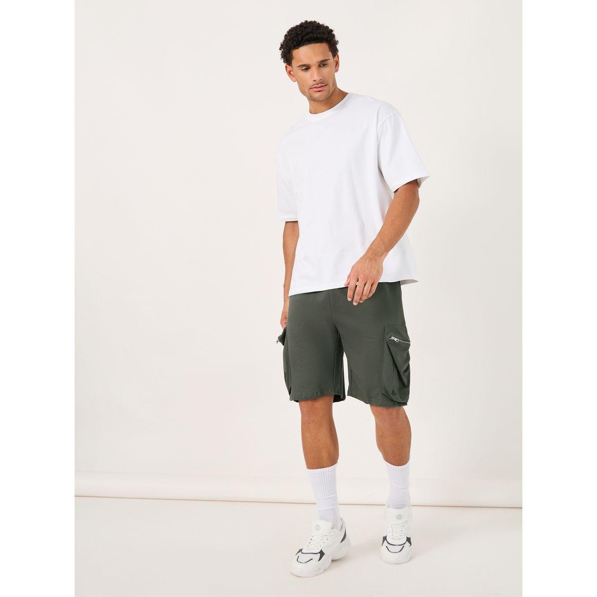 شورت كارجو فضفاض مع تفاصيل سحاب-men-clothing-bottoms-shorts-image-2
