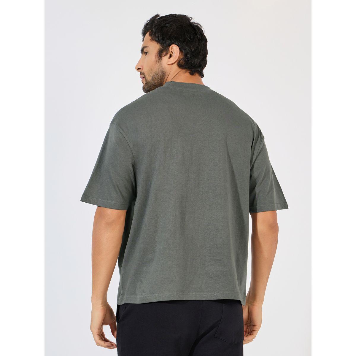 تيشيرت فضفاض بياقة وهمية-men-clothing-tshirtsandpolos-tshirts-image-4