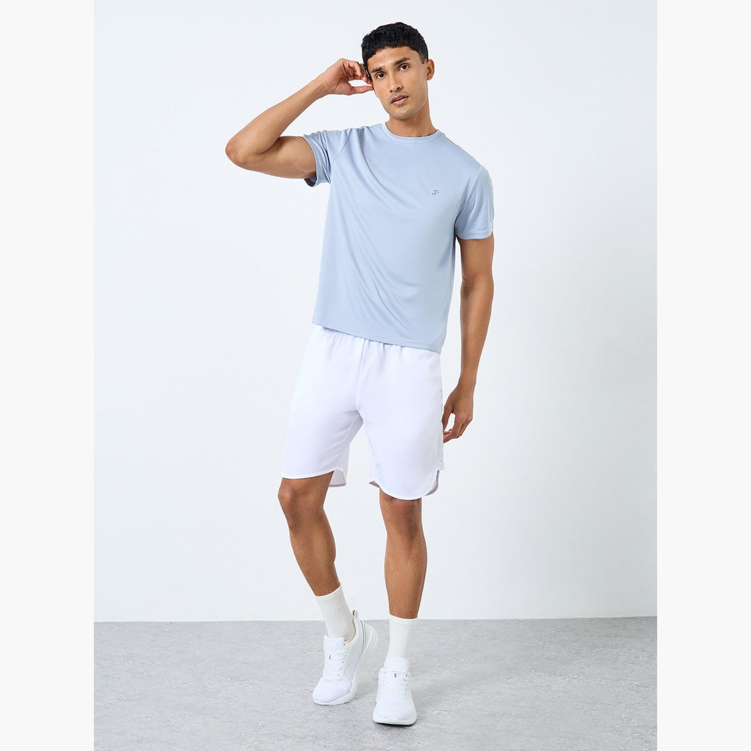ستايلي - تي شيرت رياضي عادي دراي فيت مع تفاصيل الشعار-men-clothing-sportswearandactivewear-tshirtsandpolos-image-2