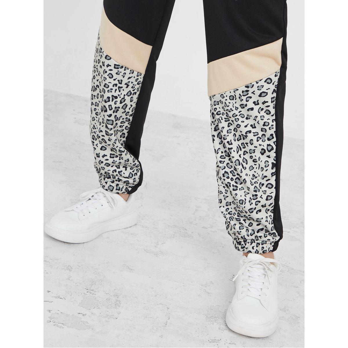 جوغر مطبع بطبعة جلد فهد-women-clothing-bottoms-joggers-image-3