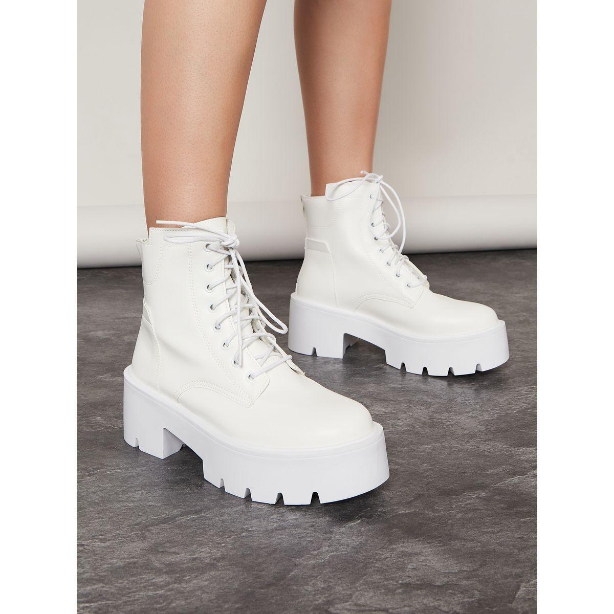 بوت كاجوال برباط غلق-women-shoes-boots-image-1