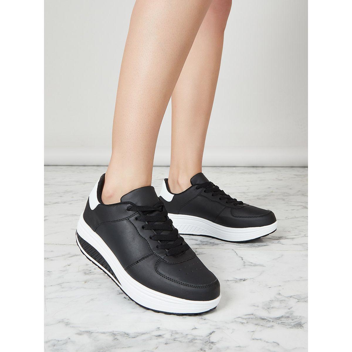 حذاء سنيكرز برباط غلق-women-shoes-sneakers-image-1