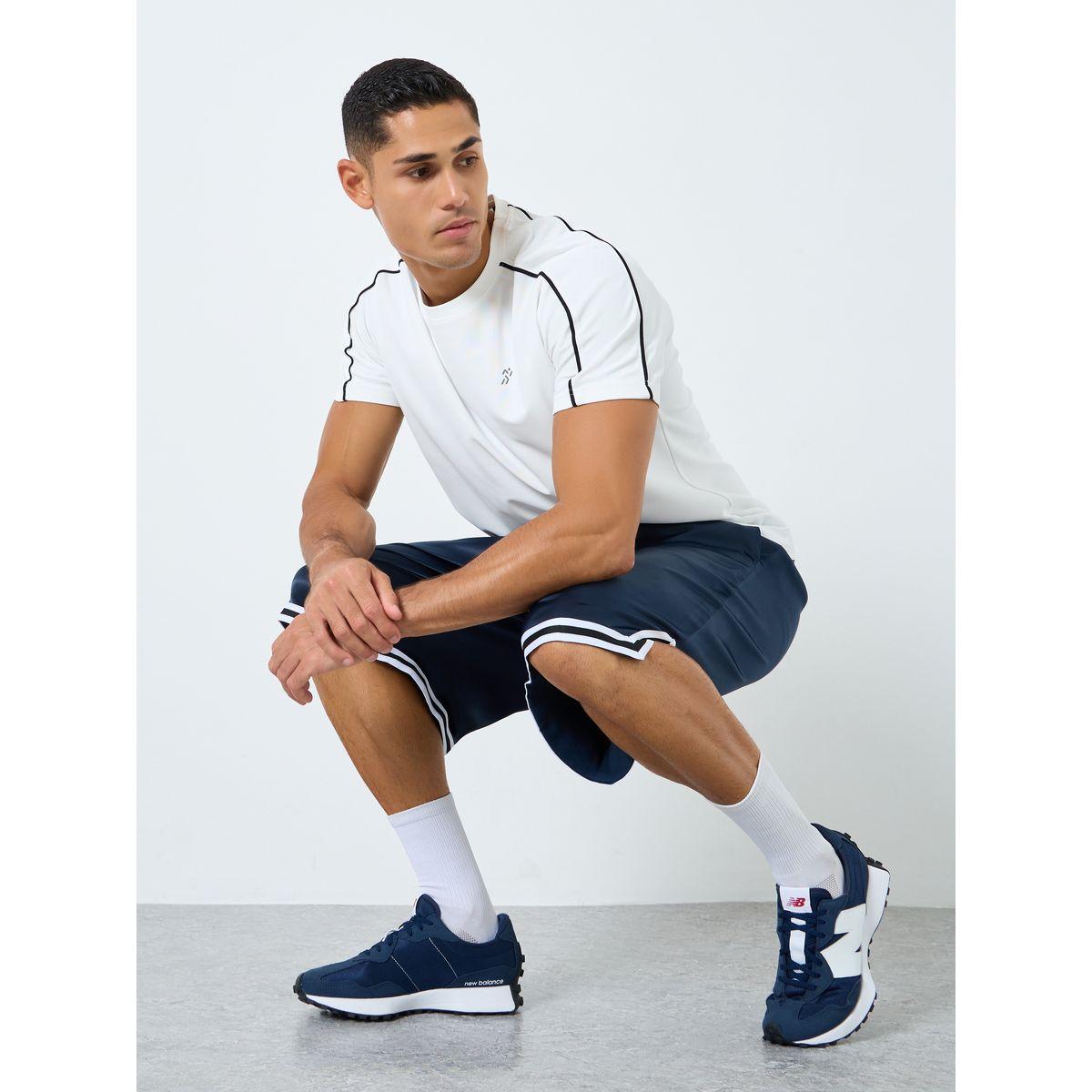 شورت رياضي بتفاصيل أربطة خصر-sports-men-clothing-bottoms-shorts-image-2