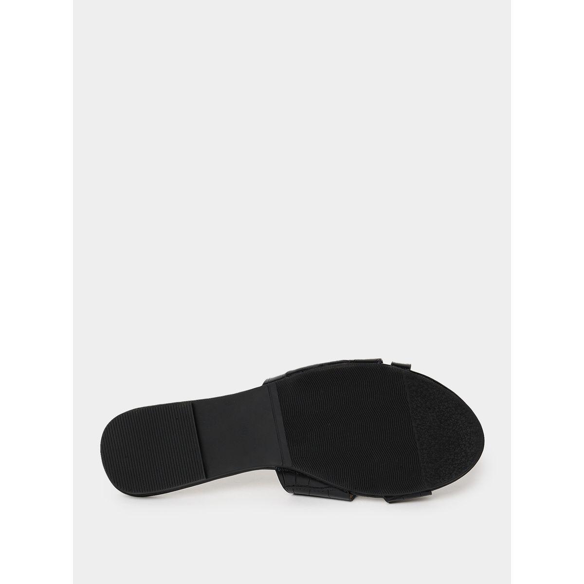 Styli Textured Cross Strap Flat Sandals-women-shoes-sandals-flats-image-7