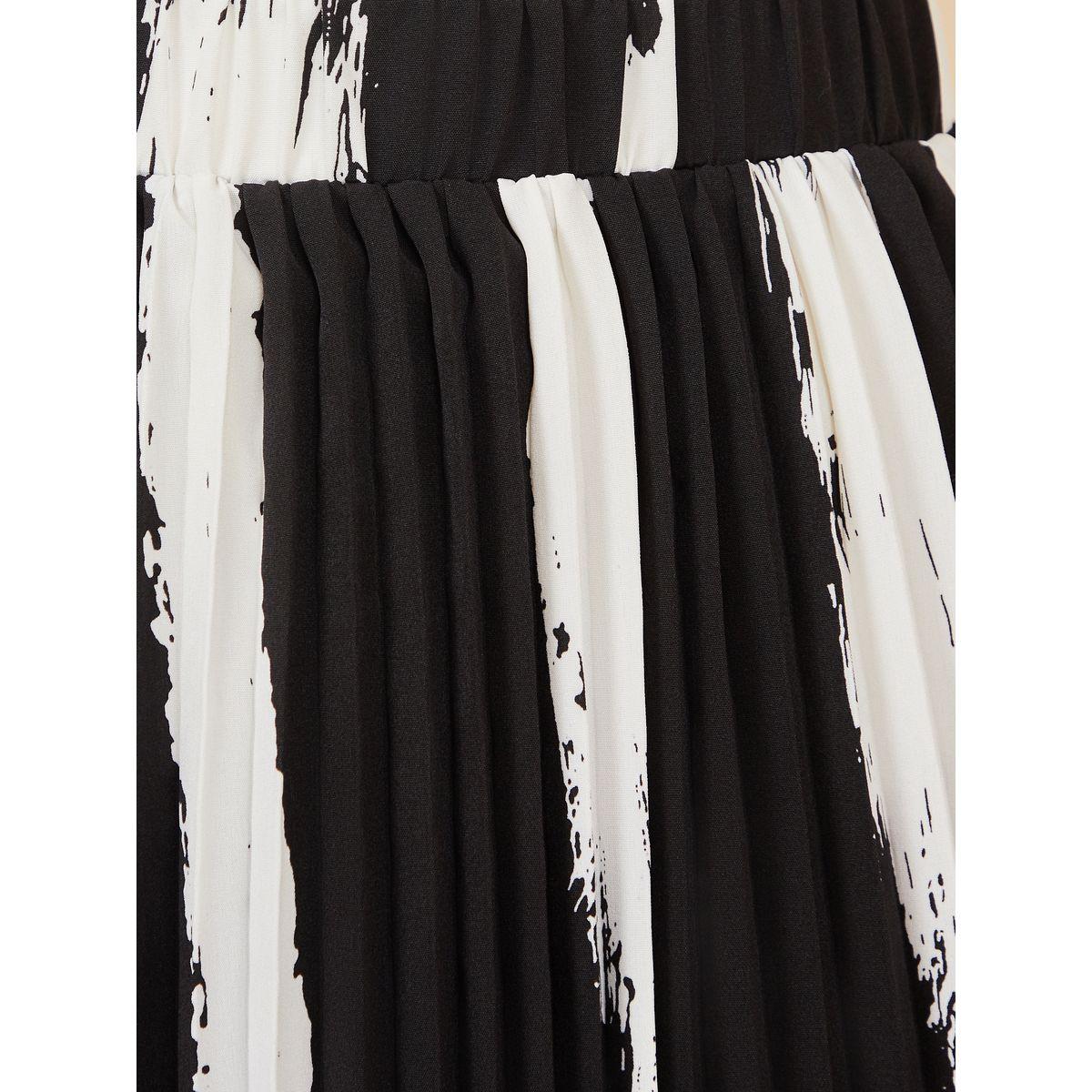 Styli Pleated Printed A-Line Midi Skirt-women-clothing-bottoms-skirts-image-3