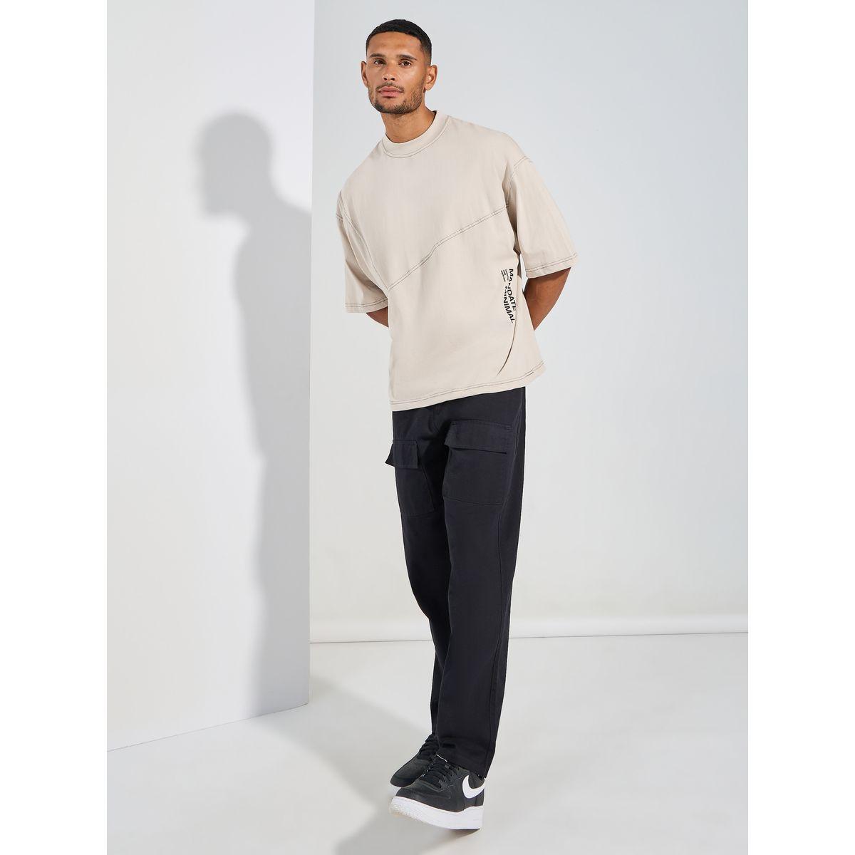 تيشيرت بوكسي بتداخلات مدروزة وياقة عريضة-men-clothing-tshirtsandpolos-tshirts-image-2