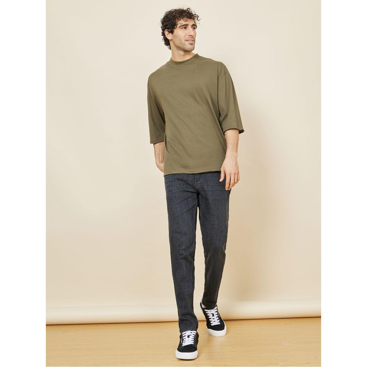 تيشيرت بقصة واسعة وحواف غير مدروزة-men-clothing-tshirtsandpolos-tshirts-image-2