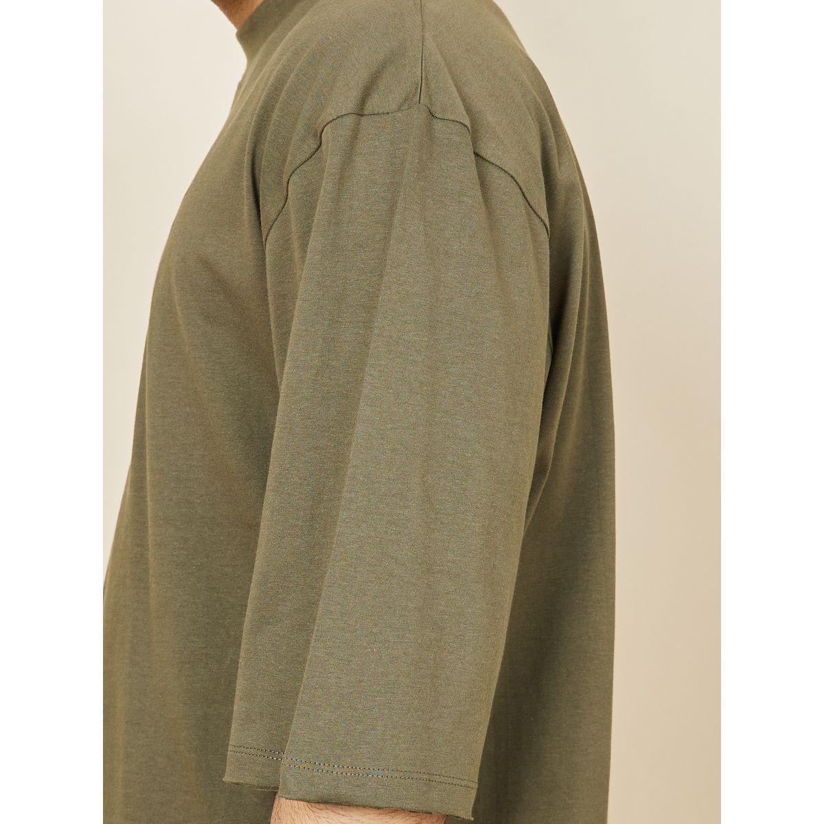 تيشيرت بقصة واسعة وحواف غير مدروزة-men-clothing-tshirtsandpolos-tshirts-image-3