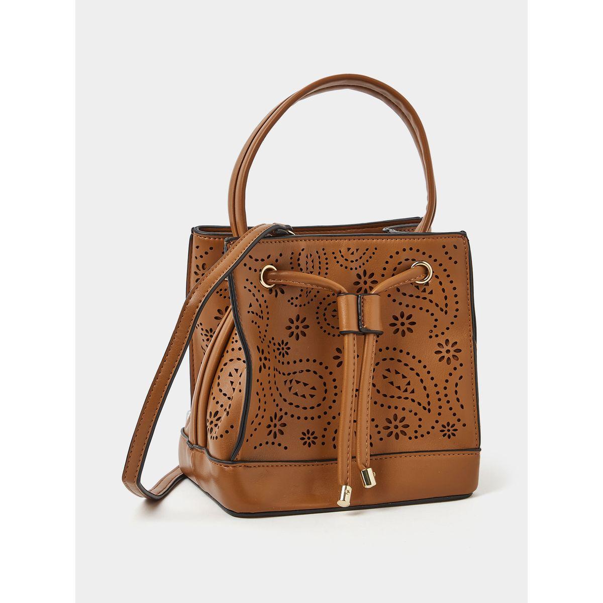 شنطة يد بتفاصيل فتحات صغيرة-women-bagsandwallets-handbags-image-1