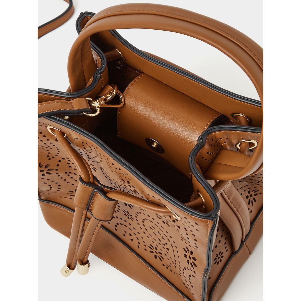 شنطة يد بتفاصيل فتحات صغيرة-women-bagsandwallets-handbags-image-4