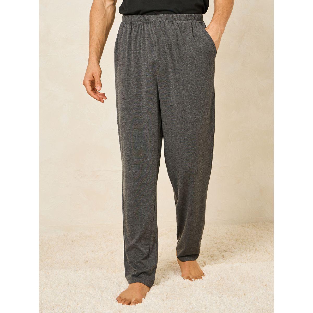 طقم من بنطال بيجاما سادة مع تيشيرت مطبع بكتابة-men-clothing-nightwear-sets-image-5