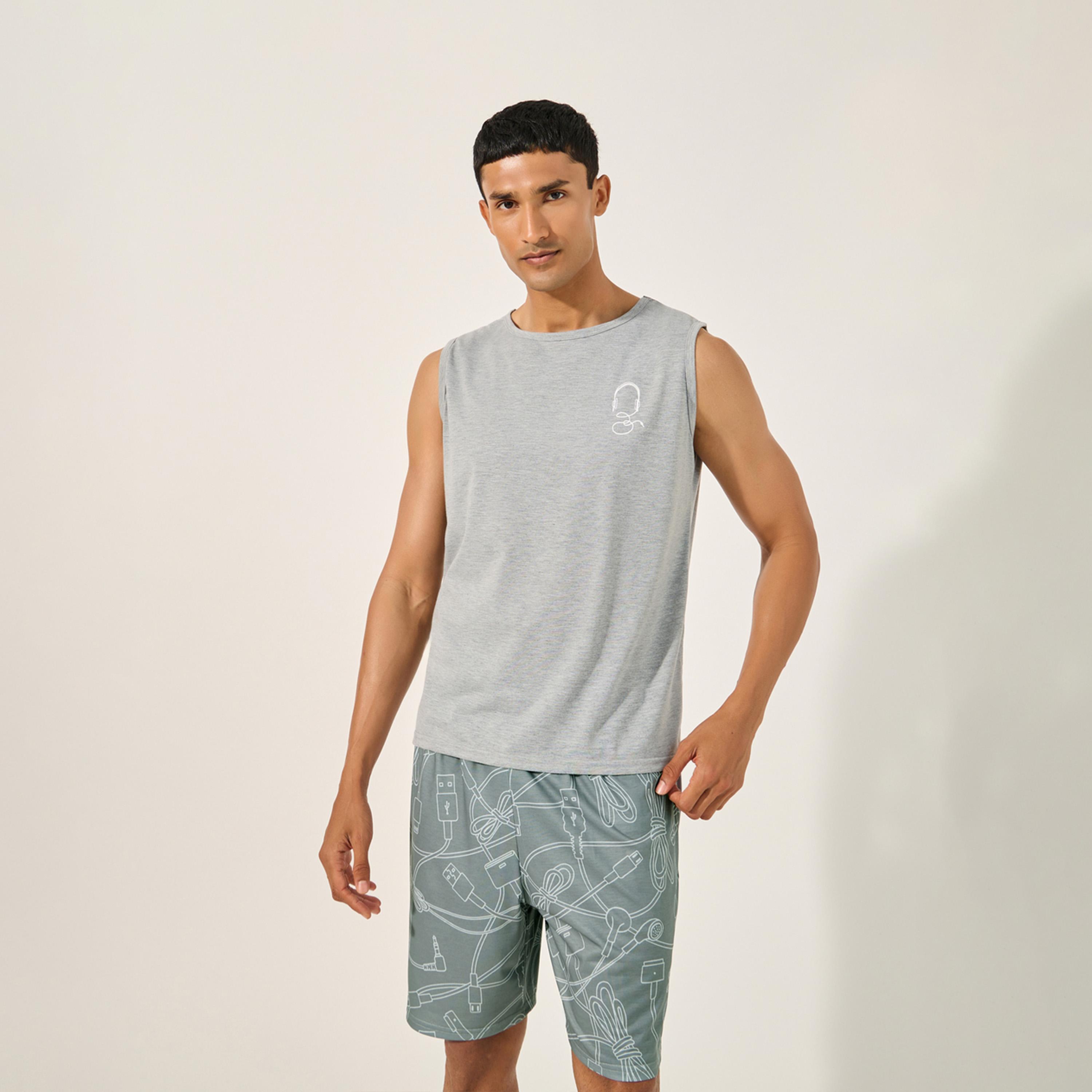 ستايلي - طقم بيجامة من بلوزة بياقة دائرية وشورت مطبوع-men-clothing-nightwear-sets-image-2