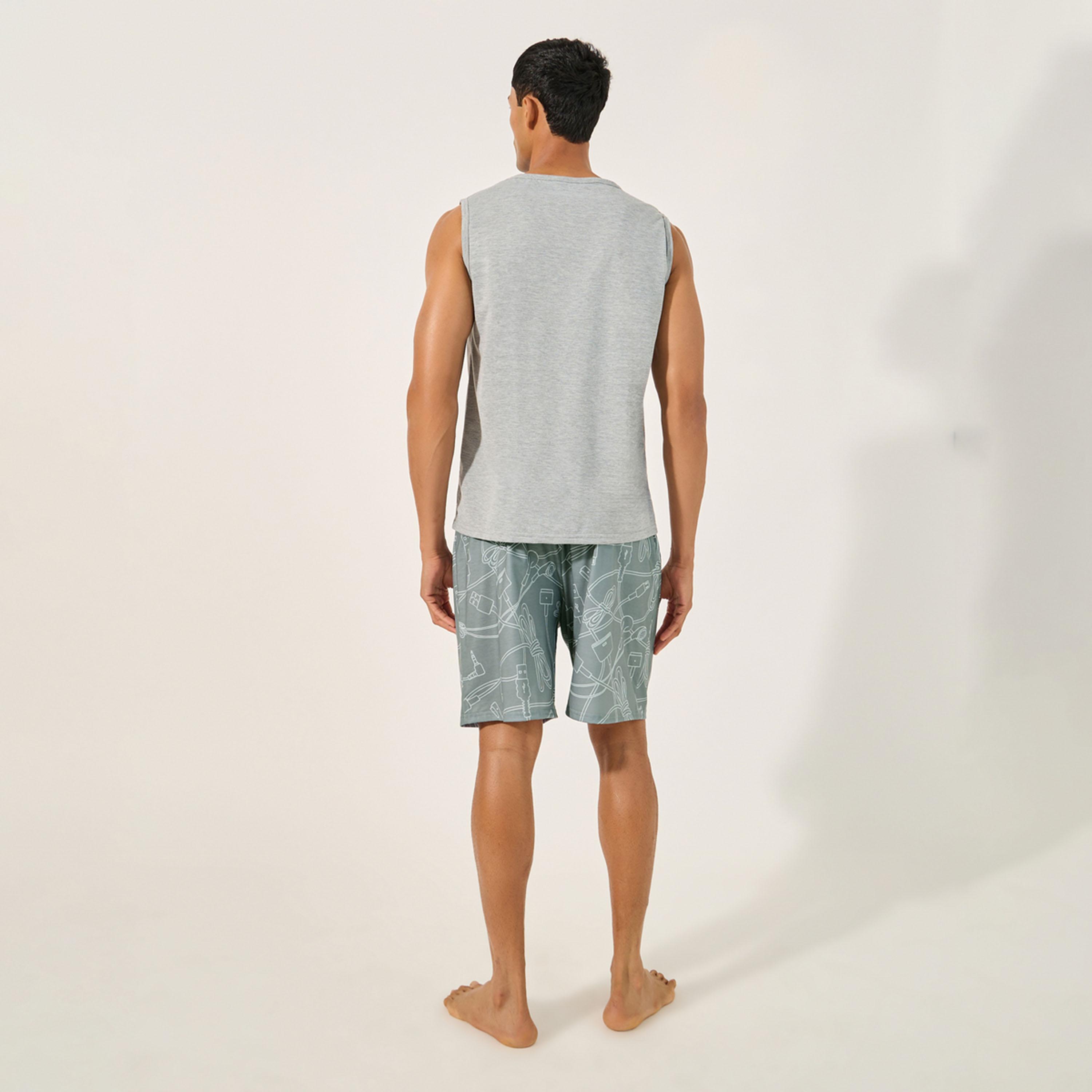 ستايلي - طقم بيجامة من بلوزة بياقة دائرية وشورت مطبوع-men-clothing-nightwear-sets-image-4