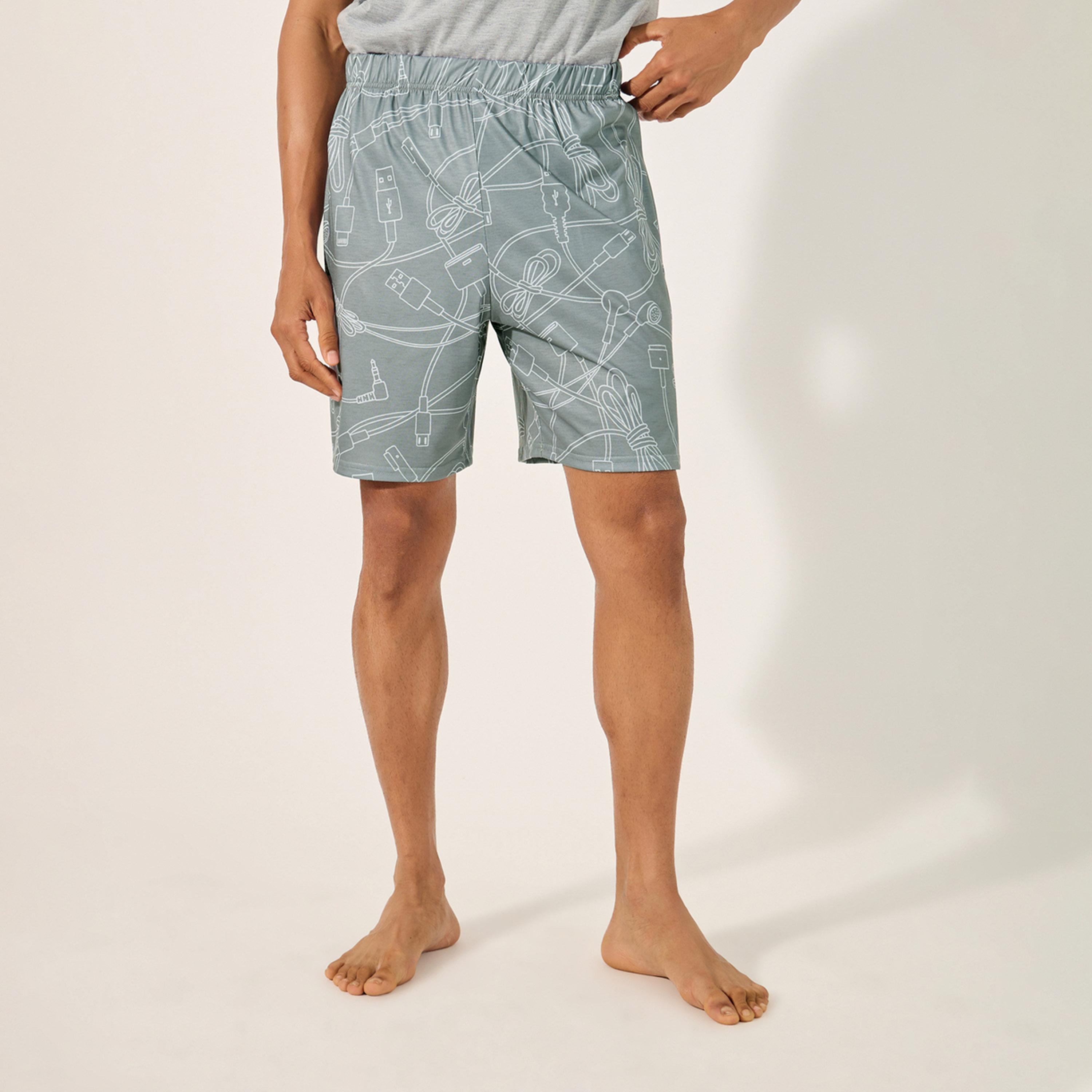 ستايلي - طقم بيجامة من بلوزة بياقة دائرية وشورت مطبوع-men-clothing-nightwear-sets-image-5