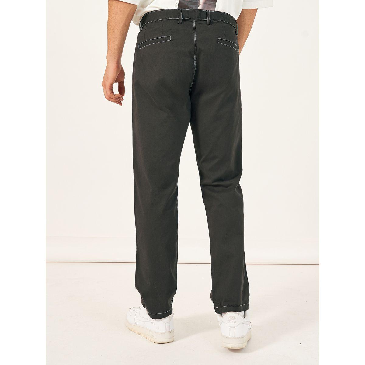 بنطال تشينو بقصة مريحة وتداخلات مدروزة-men-clothing-bottoms-trousersandchinos-chinos-image-1