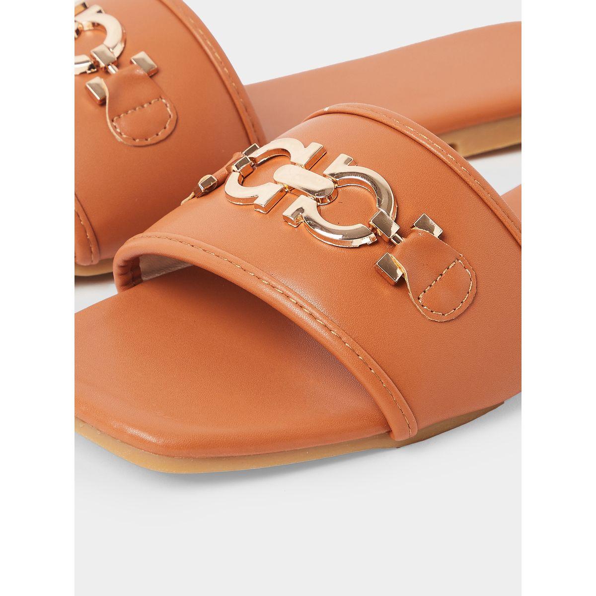 Styli Horseshoe Buckle Detail Strap Flat Sandals-women-shoes-sandals-flats-image-4