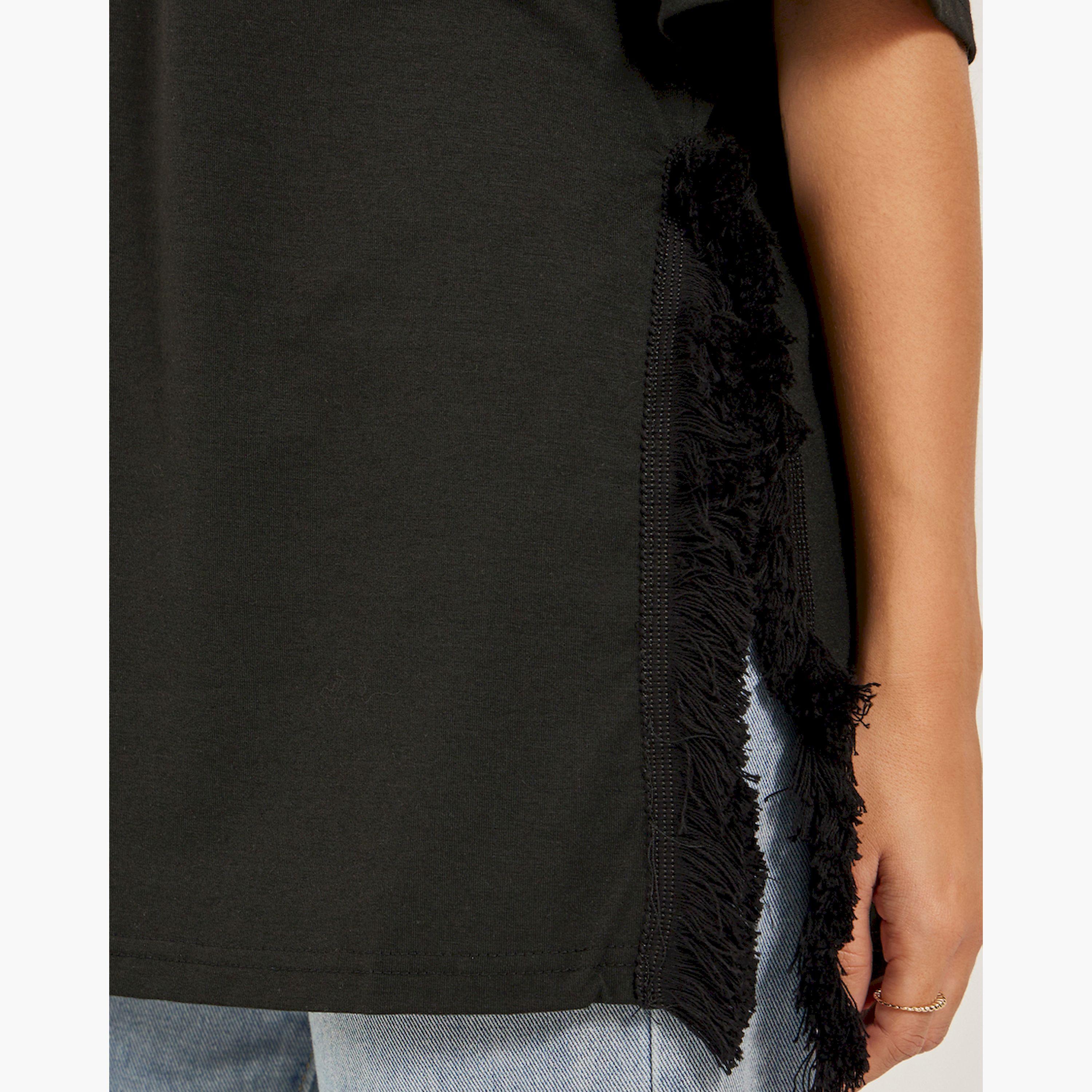 ستايلي - تي شيرت طويل بفتحة جانبية وحجم كبير مع حافة منسلة-women-clothing-tshirts-image-4