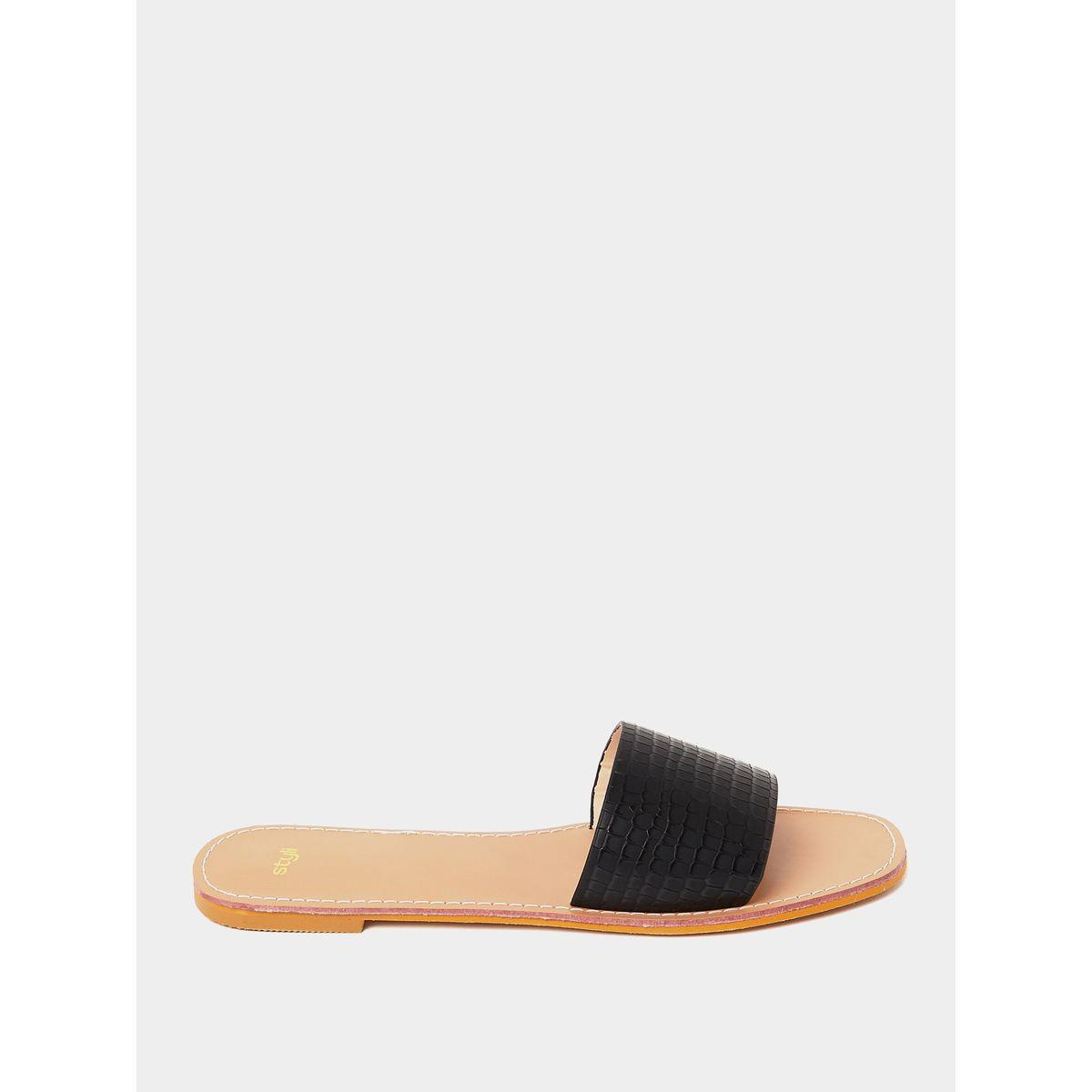 صندل فلات بتفاصيل بارزة الملمس-women-shoes-sandals-flats-image-2
