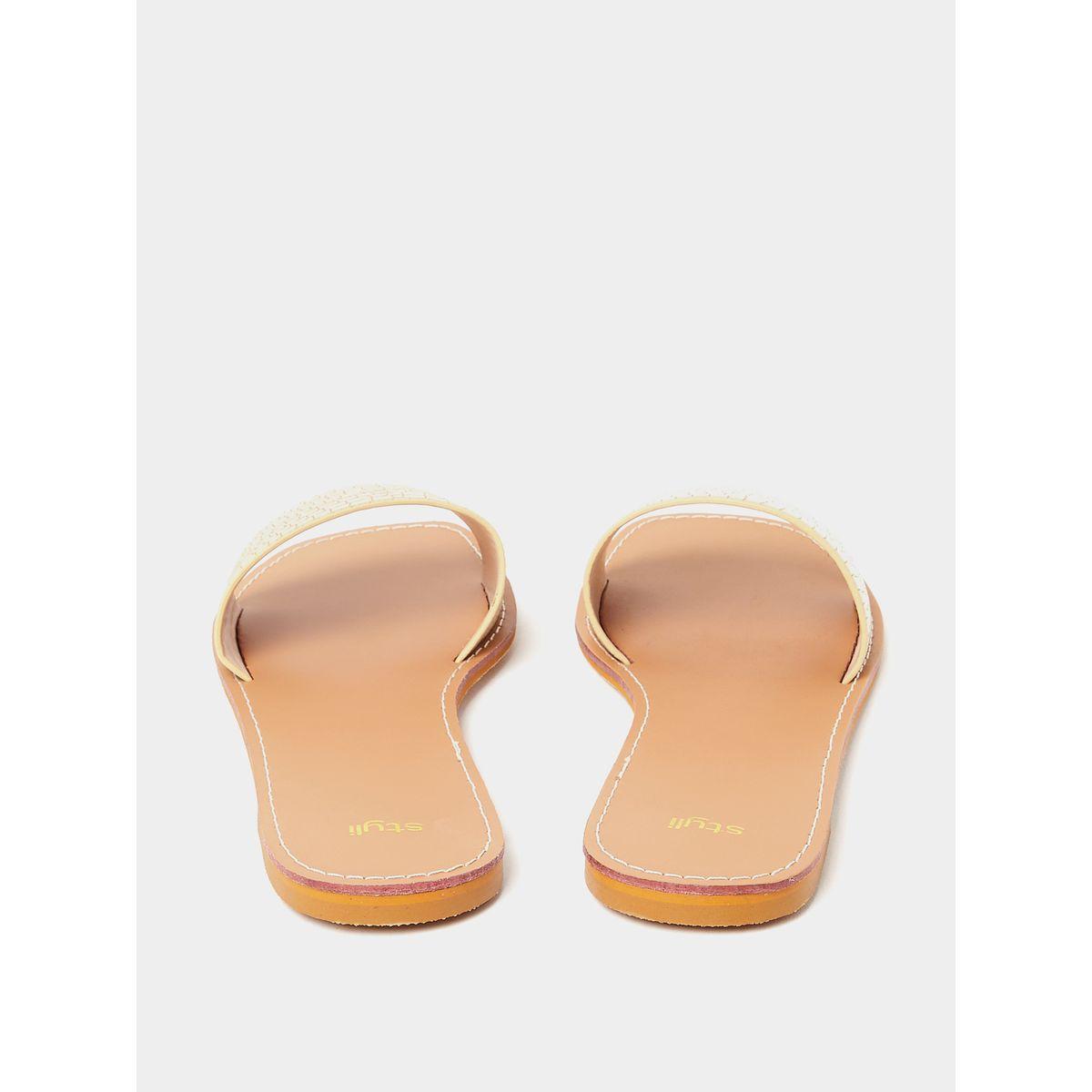 صندل فلات بتفاصيل بارزة الملمس-women-shoes-sandals-flats-image-4