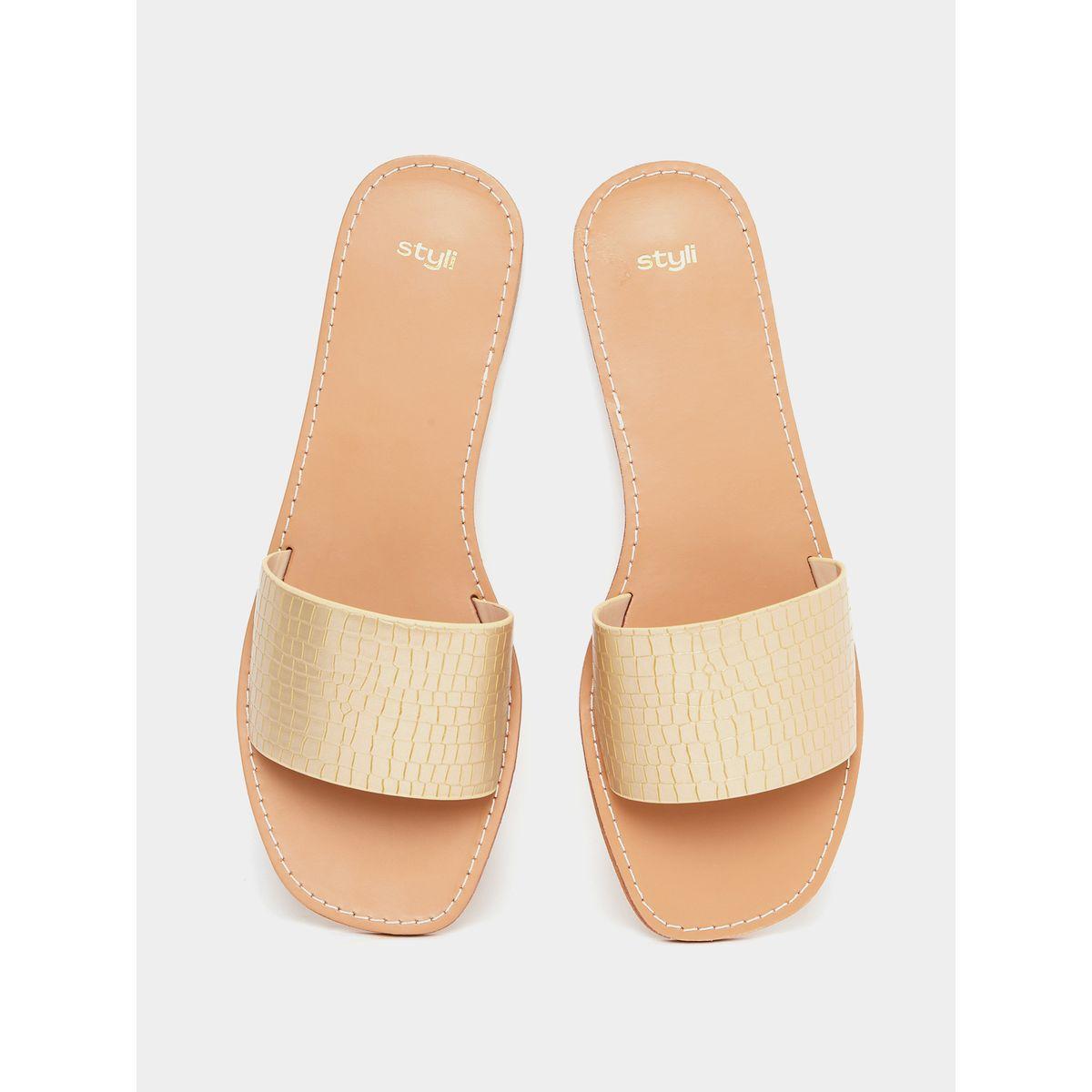 صندل فلات بتفاصيل بارزة الملمس-women-shoes-sandals-flats-image-6
