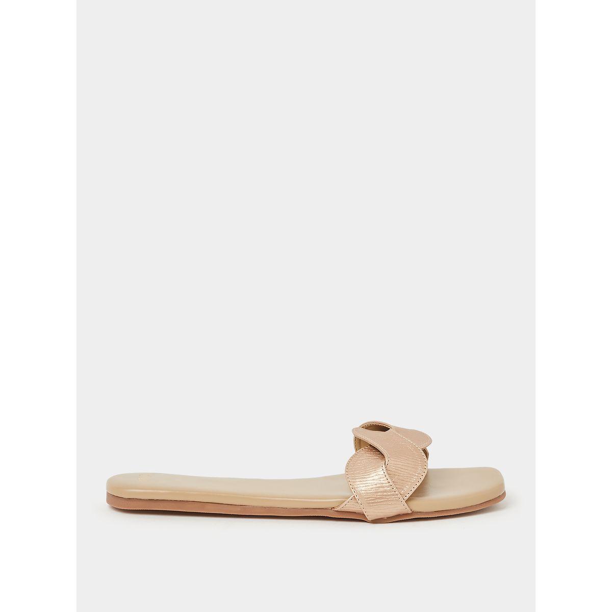 صندل فلات بسير بتفاصيل لامعة-women-shoes-sandals-flats-image-6