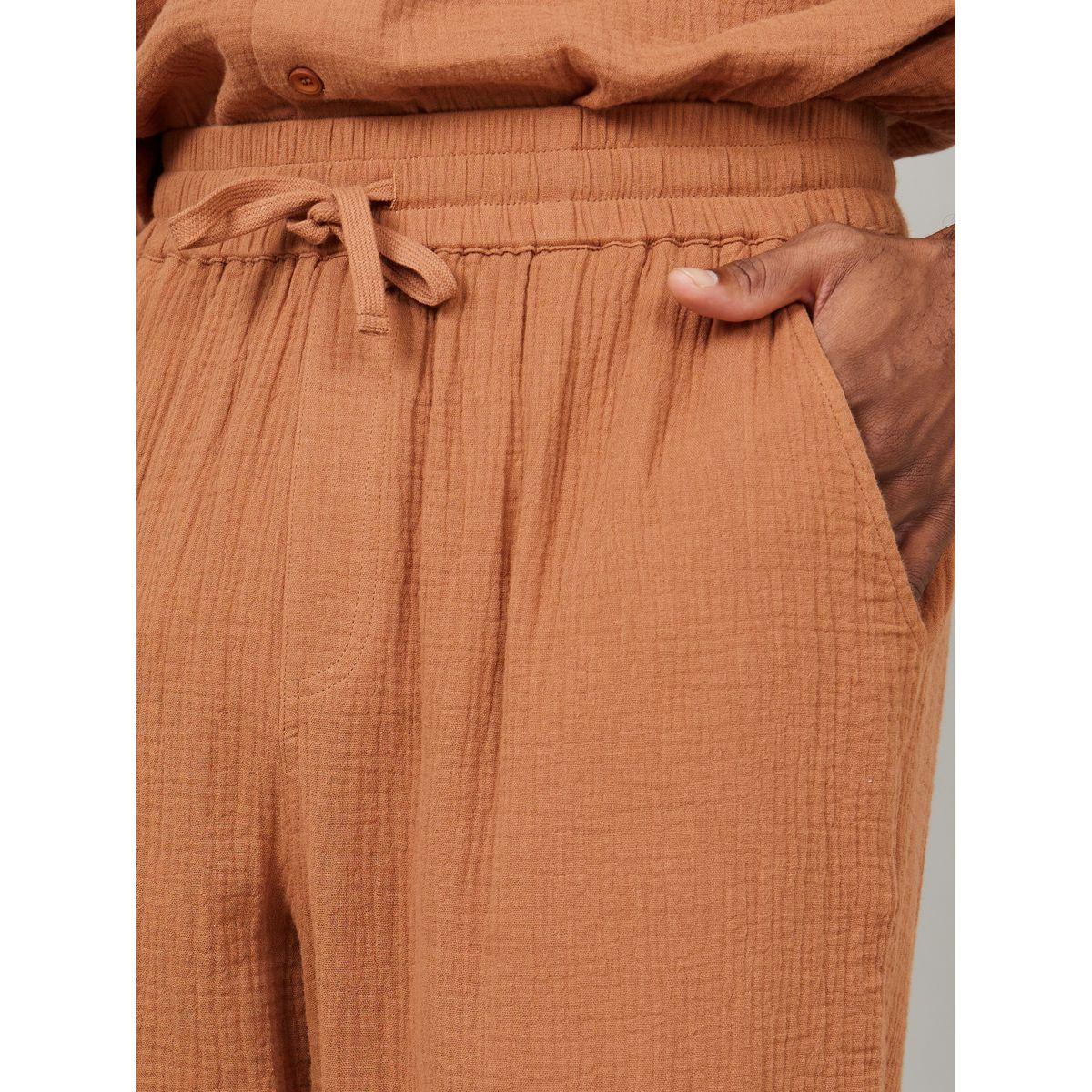 بنطال منسوج بقصة مريحة-men-clothing-bottoms-trousersandchinos-trousers-image-3