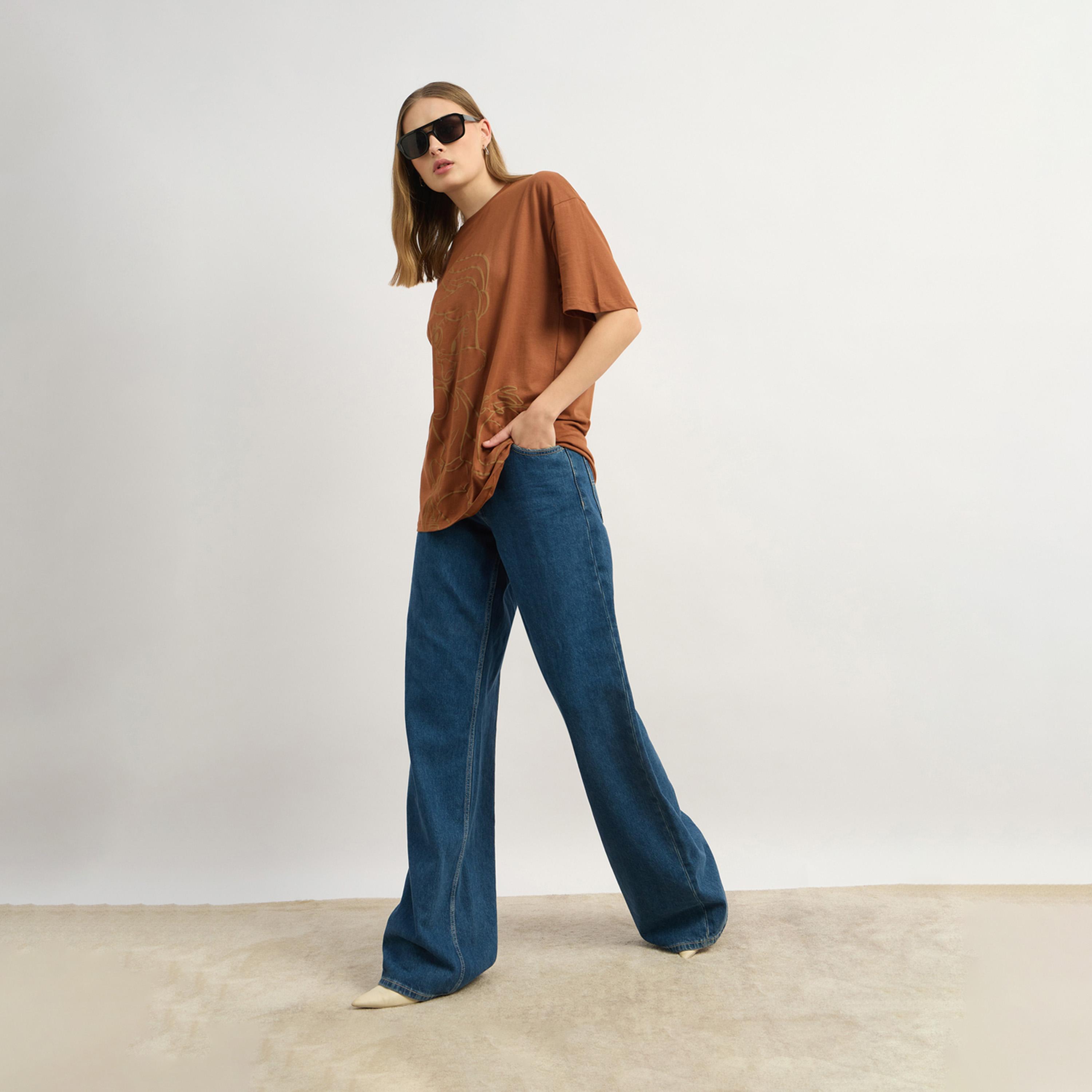 Styli Graphic Print Oversized Round Neck Longline T-Shirt-women-clothing-tshirts-image-1