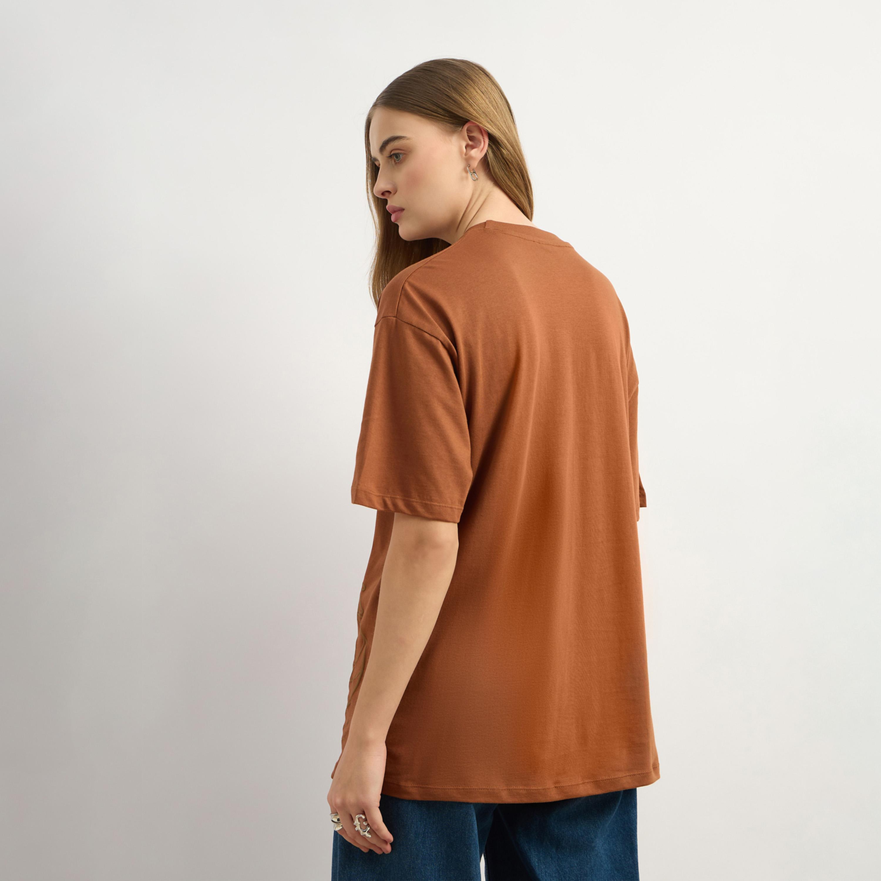 Styli Graphic Print Oversized Round Neck Longline T-Shirt-women-clothing-tshirts-image-5