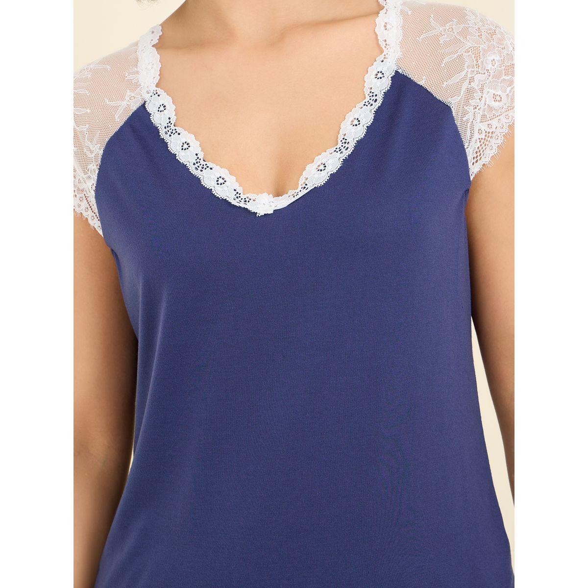 طقم من بنطال بيجاما وتيشيرت بتفاصيل دانتيل-women-clothing-nightwear-pyjamas-longsets-image-3