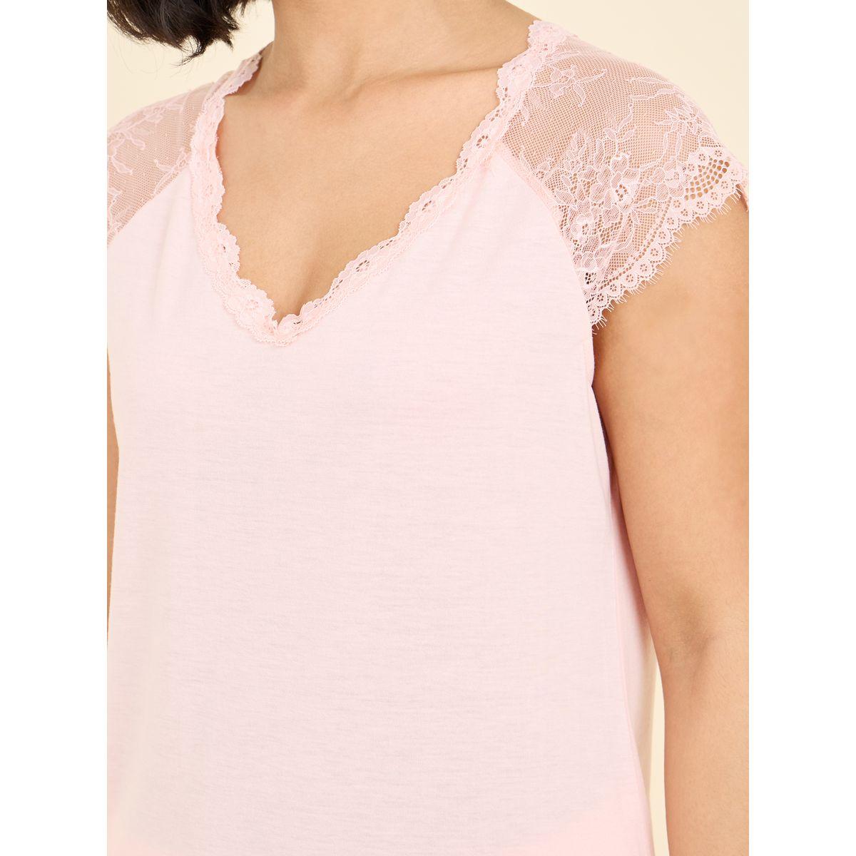 طقم من بنطال بيجاما وتيشيرت بتفاصيل دانتيل-women-clothing-nightwear-pyjamas-longsets-image-3