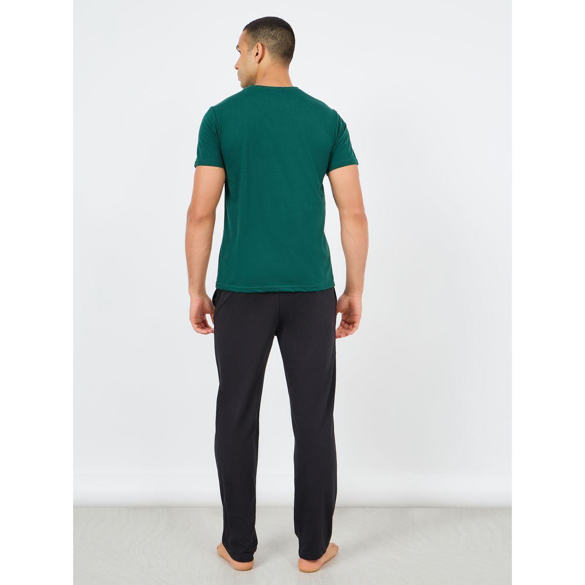 طقم من بنطال بيجاما وتيشيرت بياقة دائرية-men-clothing-nightwear-sets-image-5