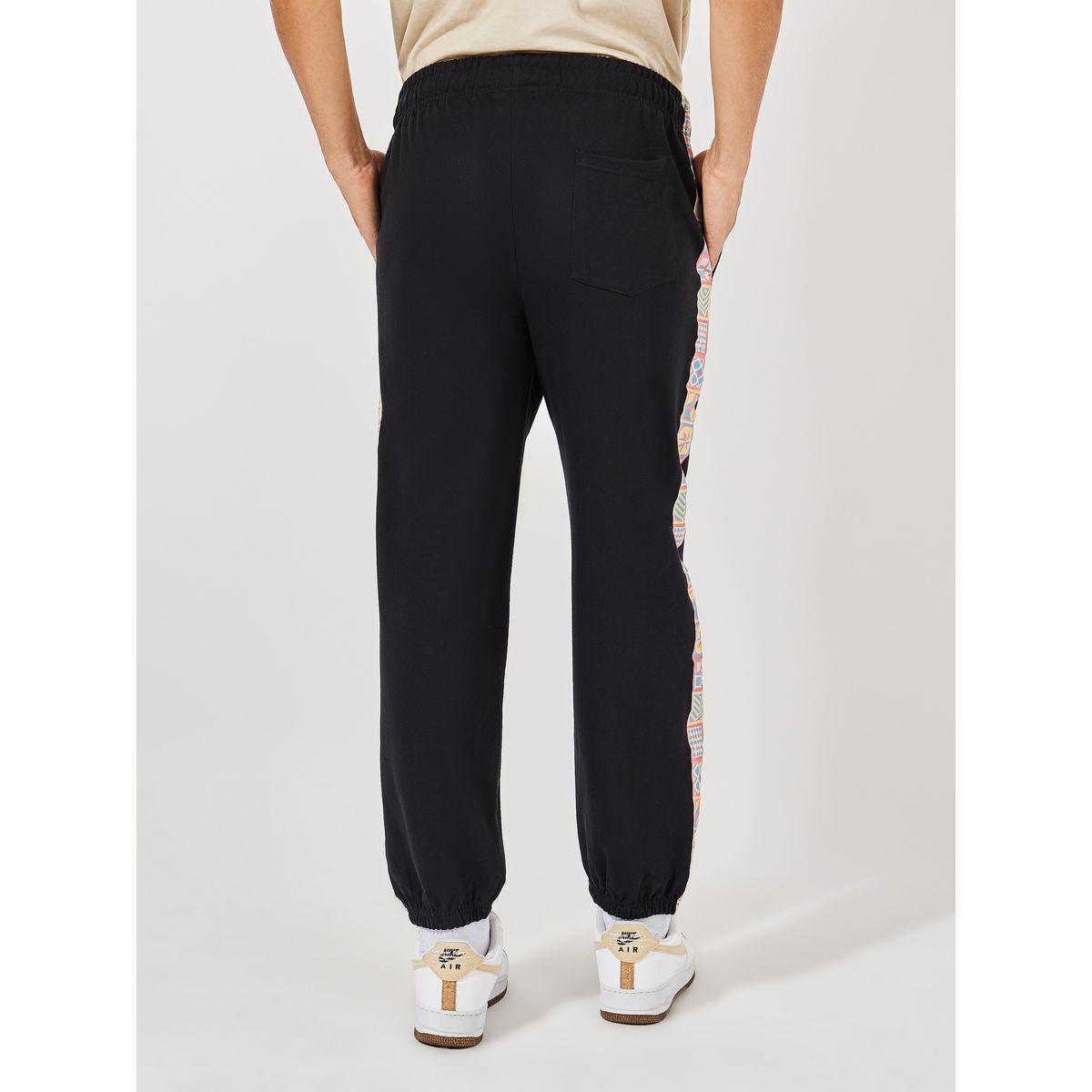 جوغر بشريط جانبي مطبع مع قصة مريحة-men-clothing-bottoms-joggers-image-4