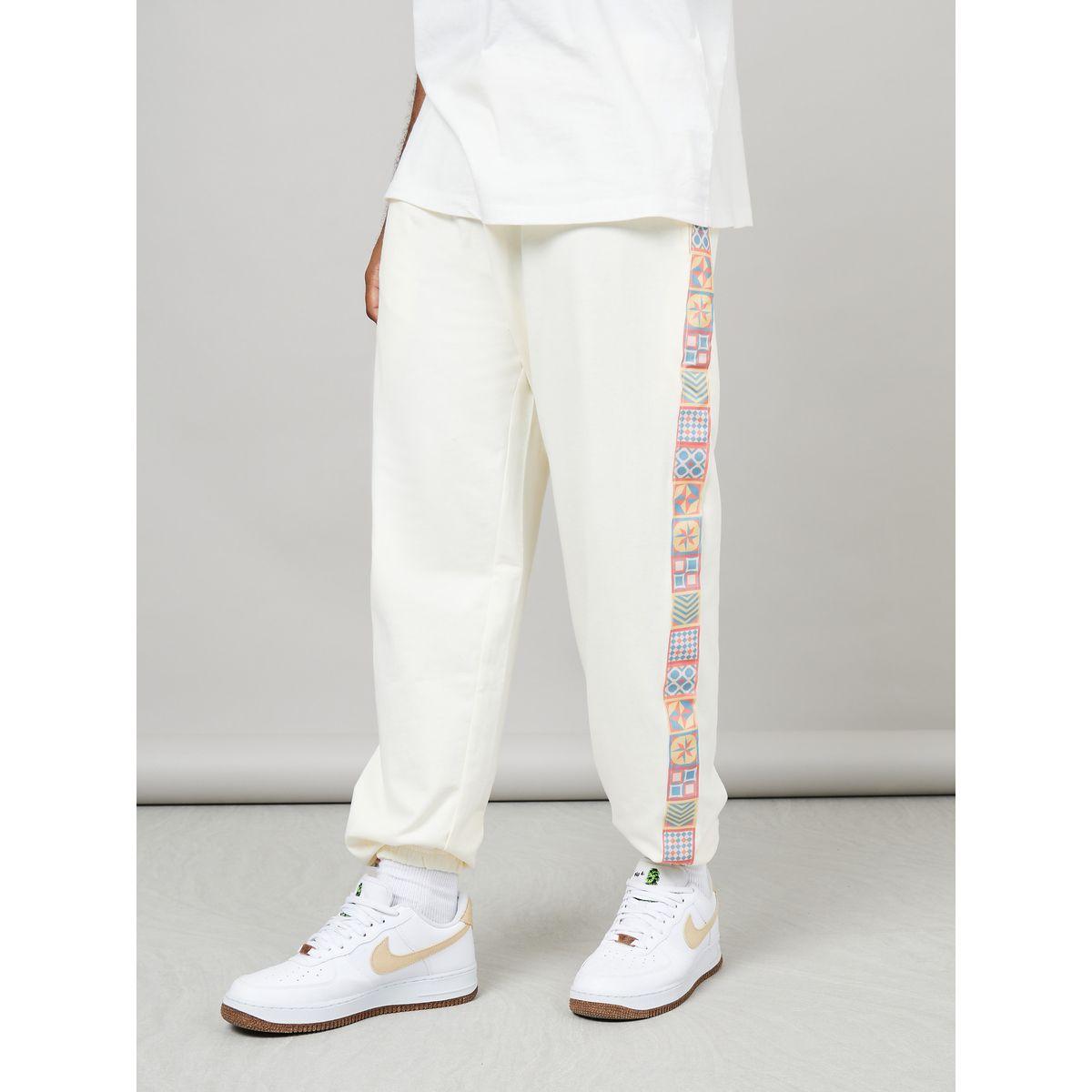 جوغر مطبع بطبعة جانبية-men-clothing-bottoms-joggers-image-2