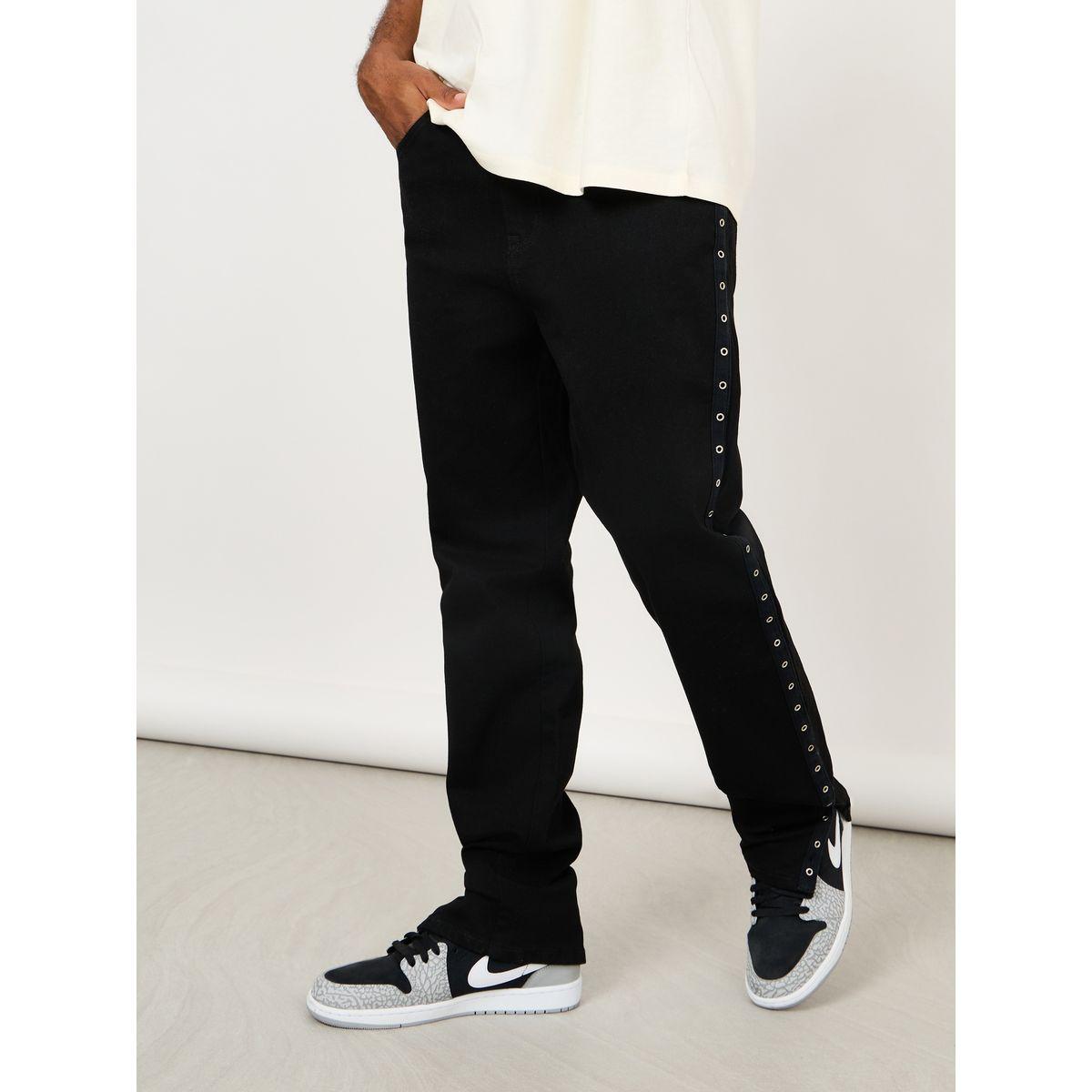 جينز دنيم مزين بحليات معدن-men-clothing-bottoms-jeans-image-1
