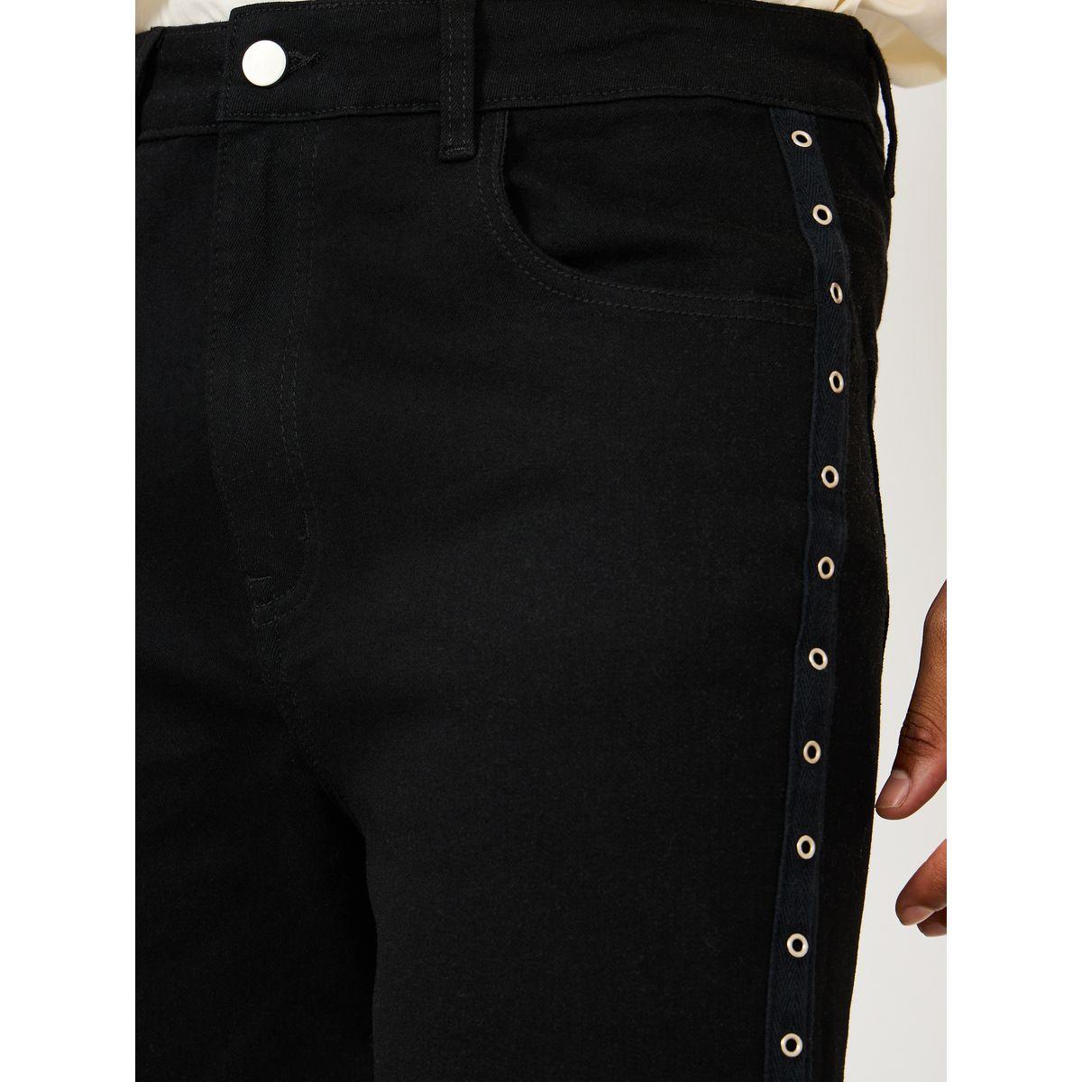 جينز دنيم مزين بحليات معدن-men-clothing-bottoms-jeans-image-3