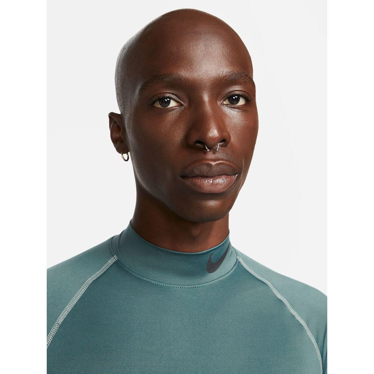 Nike Pro Dri-Fit Tight Fit Long Sleeves Top-men-clothing-sportswearandactivewear-tshirtsandpolos-image-3