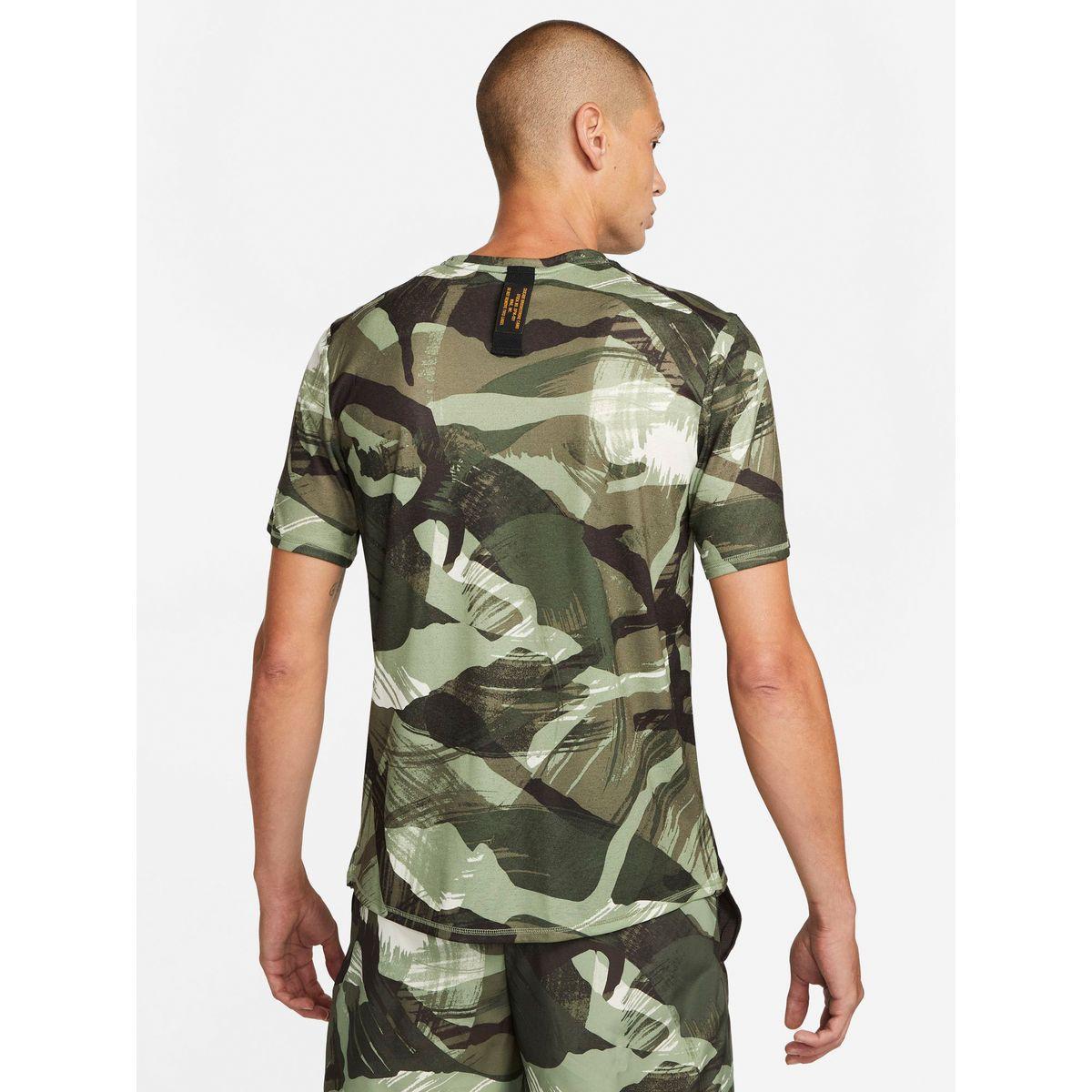 تيشيرت رياضي بتقنية دراي فت-men-clothing-sportswearandactivewear-tshirtsandpolos-image-2