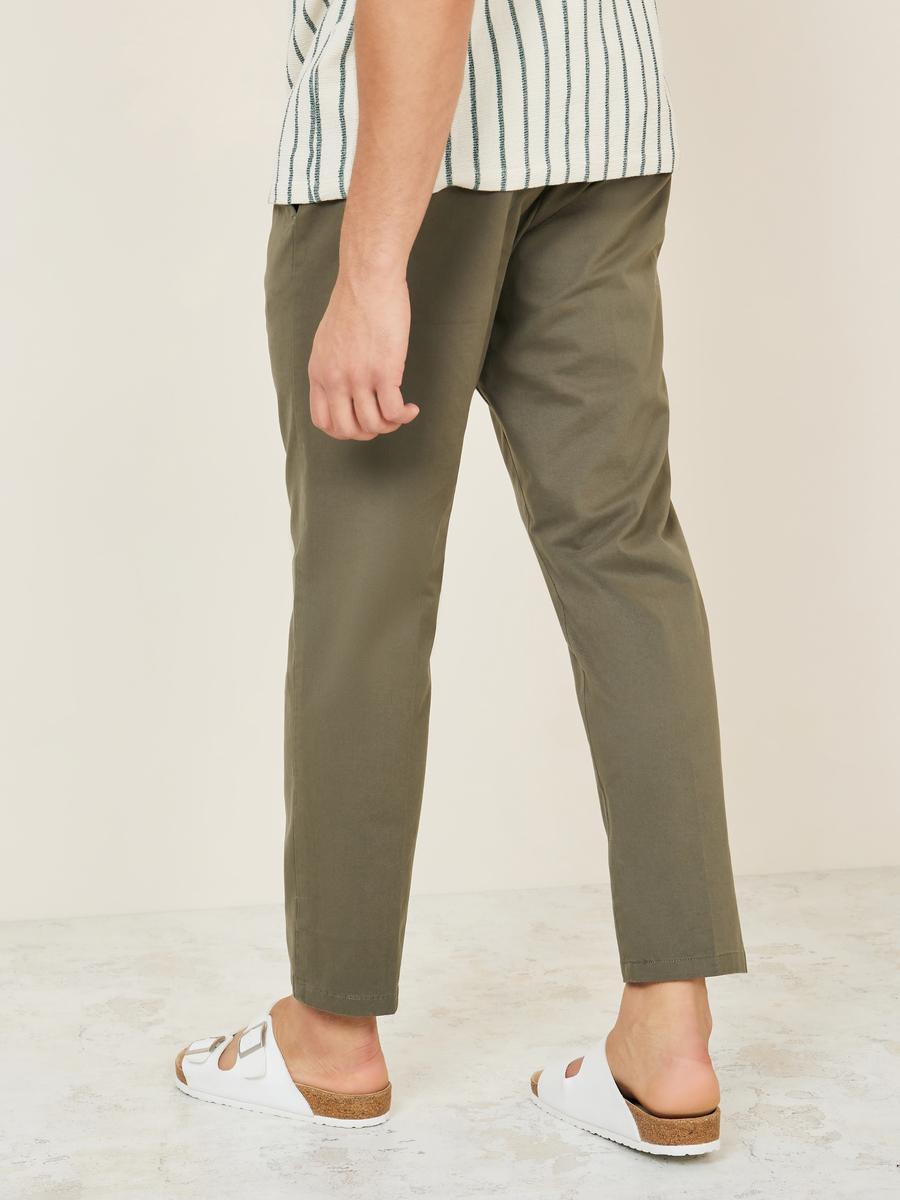 جوغر بقصة سليم وخصر مطاطي-men-clothing-bottoms-joggers-image-1