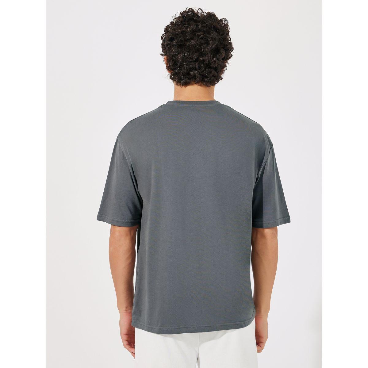 تيشيرت فضفاض مطبع بطبعة كتابة-men-clothing-tshirtsandpolos-tshirts-image-4