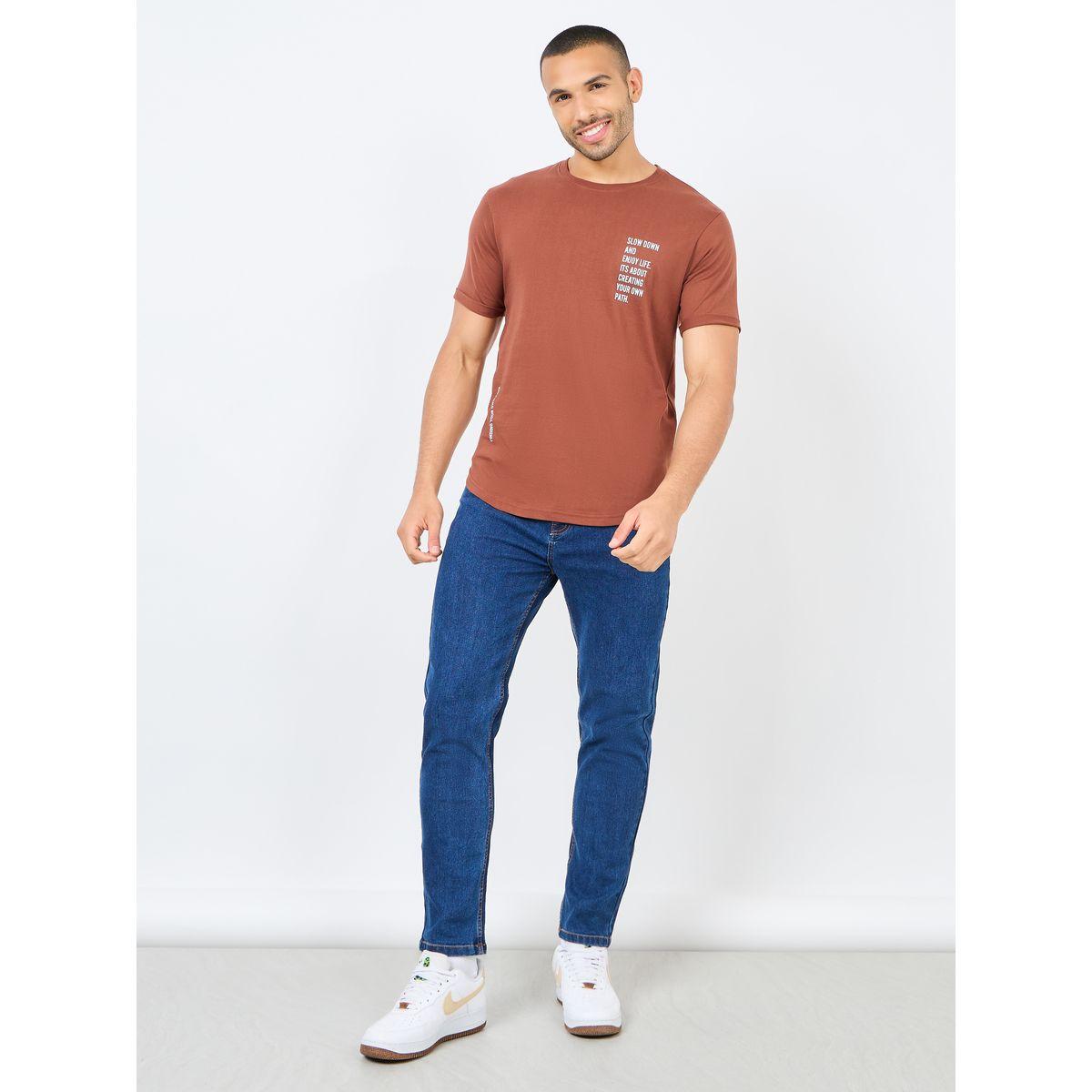تيشيرت بحافة منحنية وطبعة كتابة-men-clothing-tshirtsandpolos-tshirts-image-2