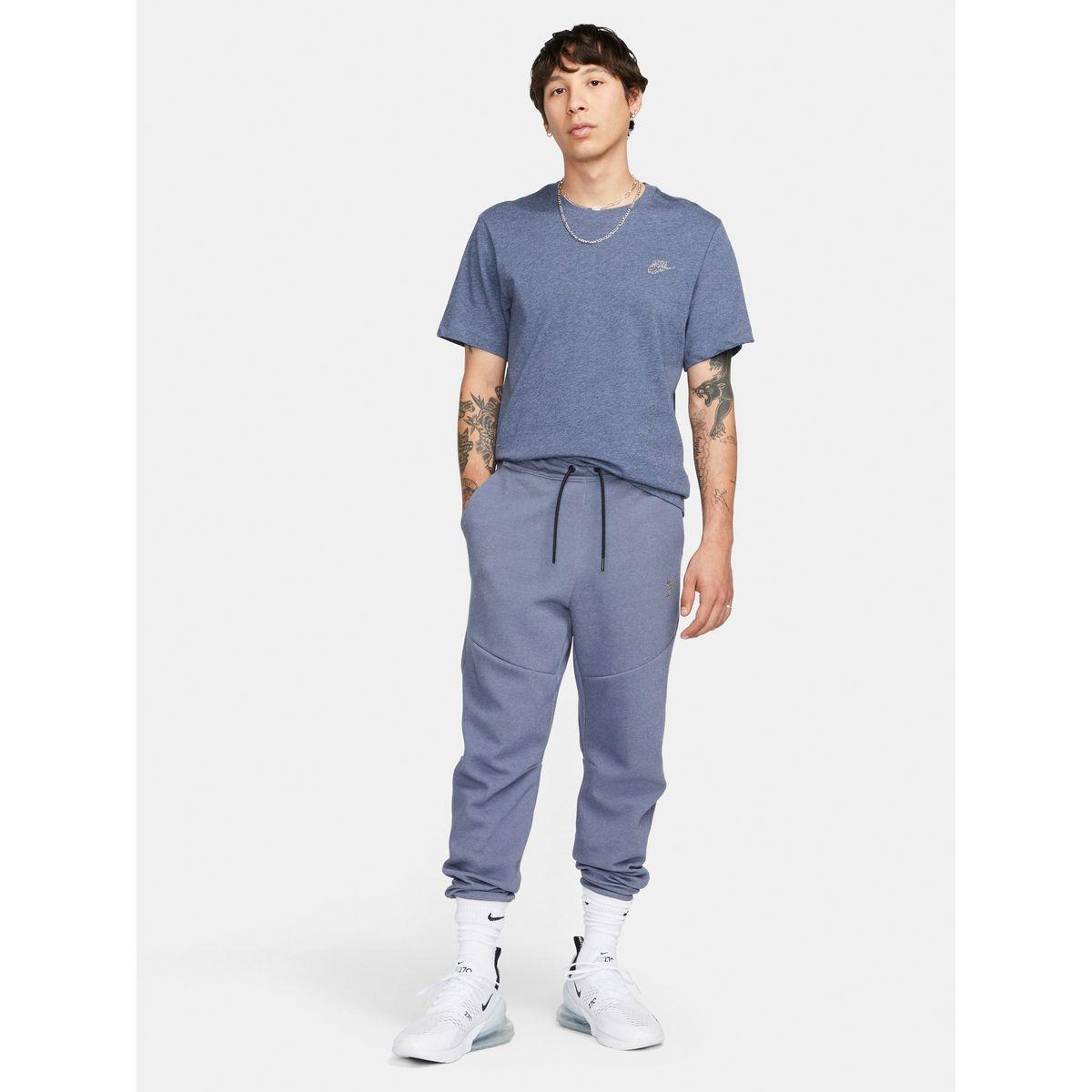 Nike Sportswear Club T-Shirt-men-clothing-sportswearandactivewear-tshirtsandpolos-image-4