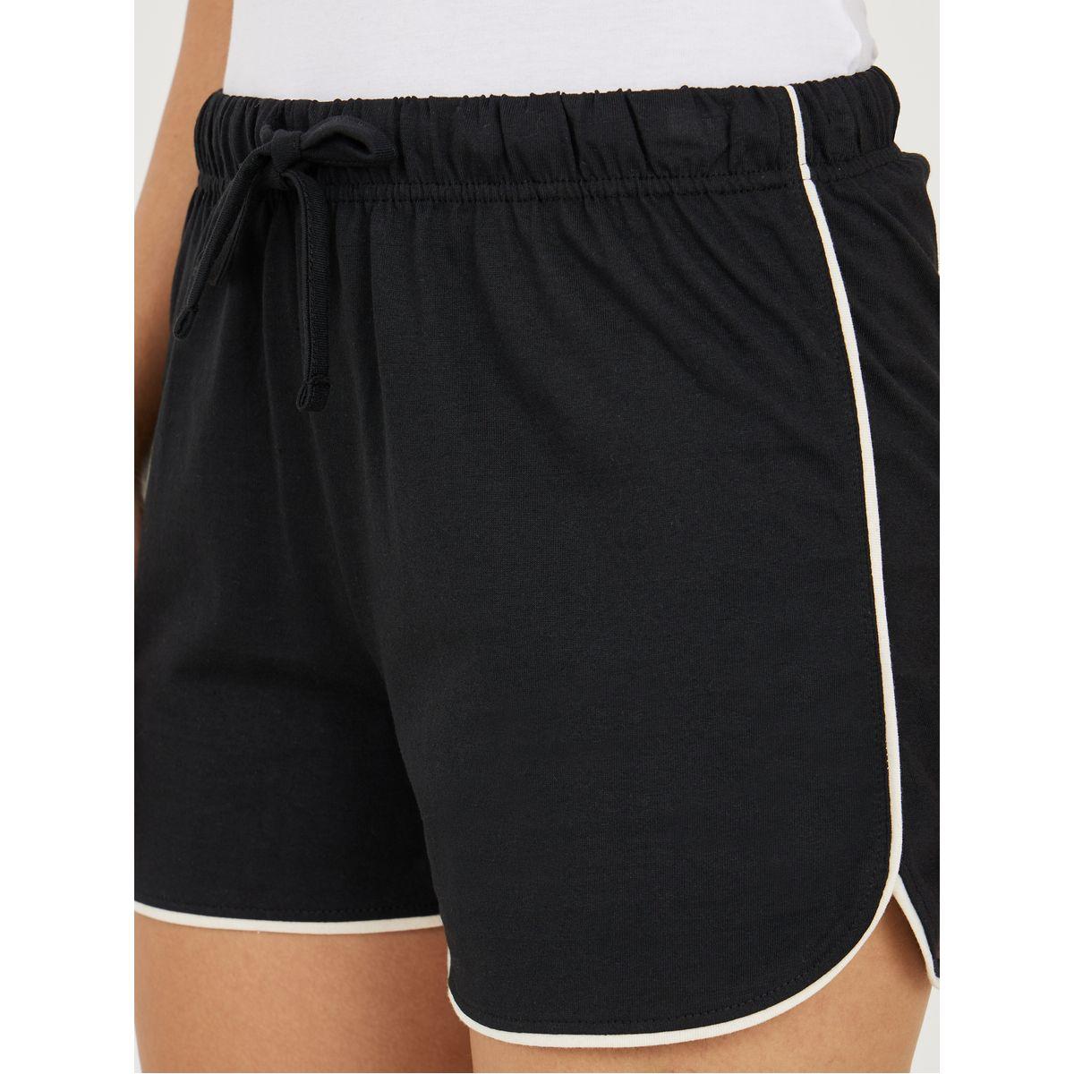 شورت سادة بتفاصيل محزوزة-women-clothing-bottoms-shorts-image-2