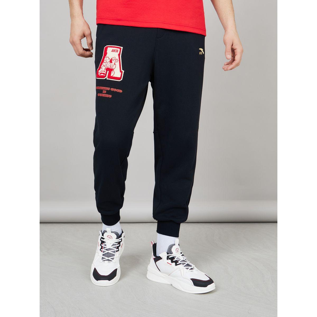 جوغر محبوك بتداخلات مطرزة-men-clothing-bottoms-joggers-image-1