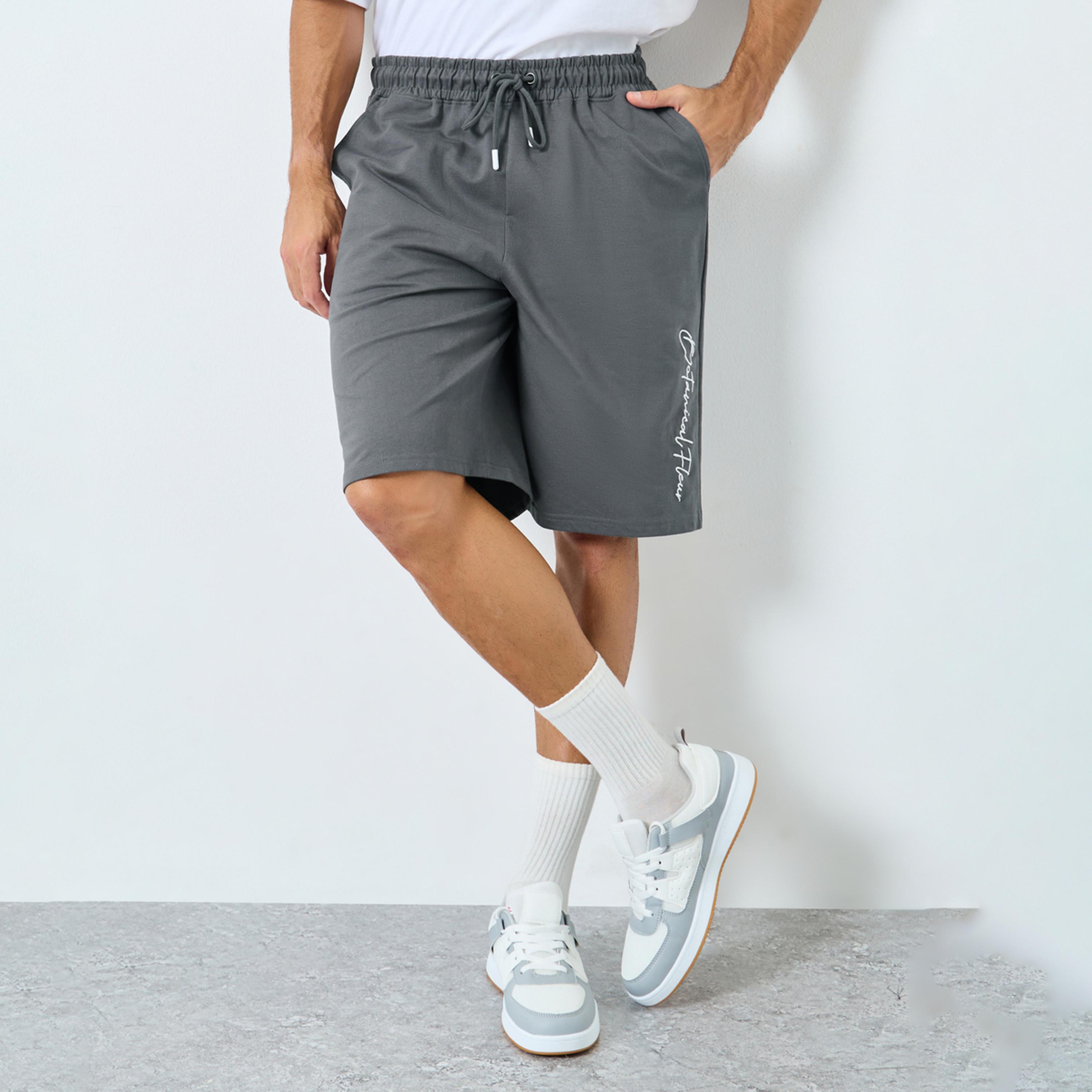 ستايلي - شورت تيري قطني مقاس كبير اوفر سايز  بطبعة شعار-men-clothing-bottoms-shorts-image-1