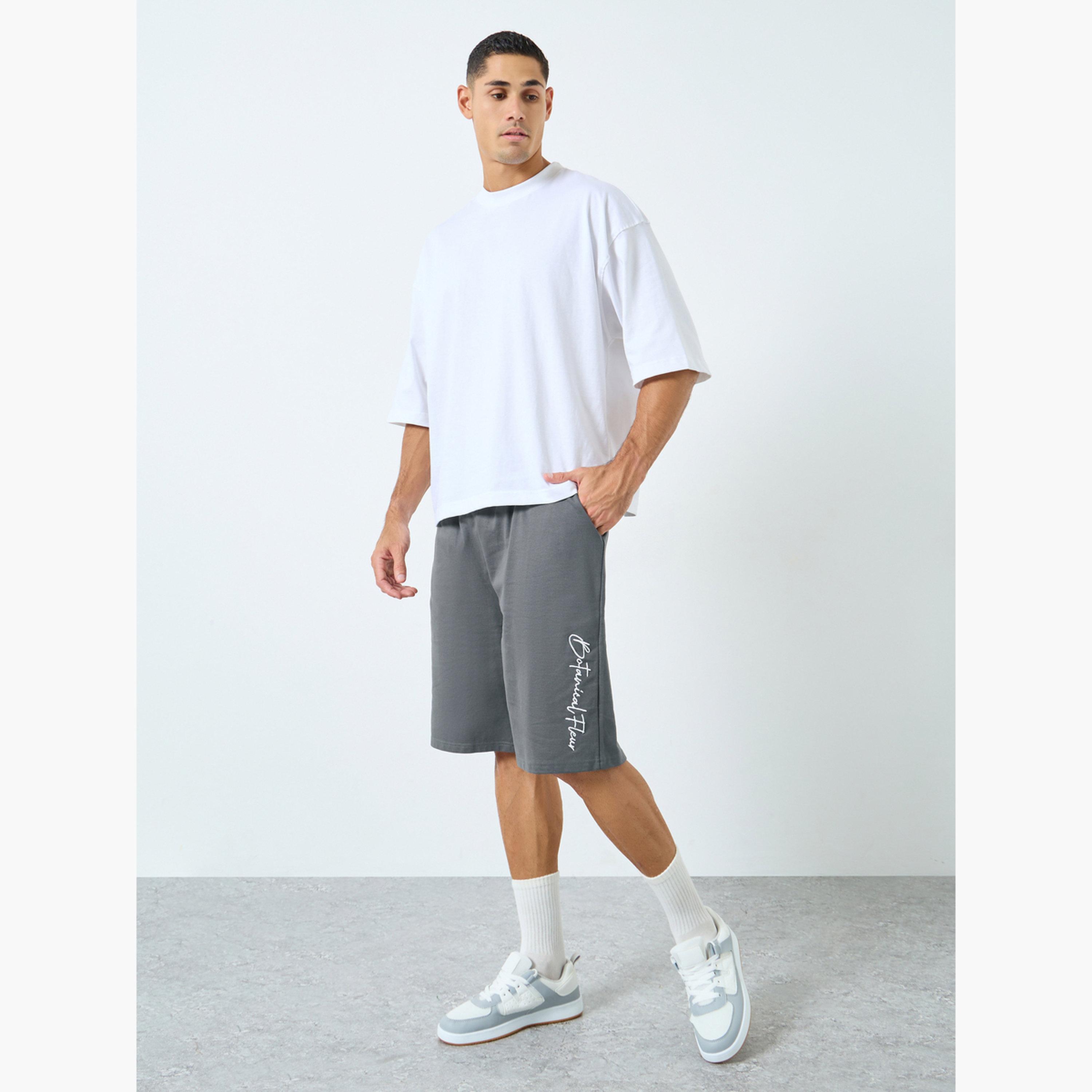 ستايلي - شورت تيري قطني مقاس كبير اوفر سايز  بطبعة شعار-men-clothing-bottoms-shorts-image-2