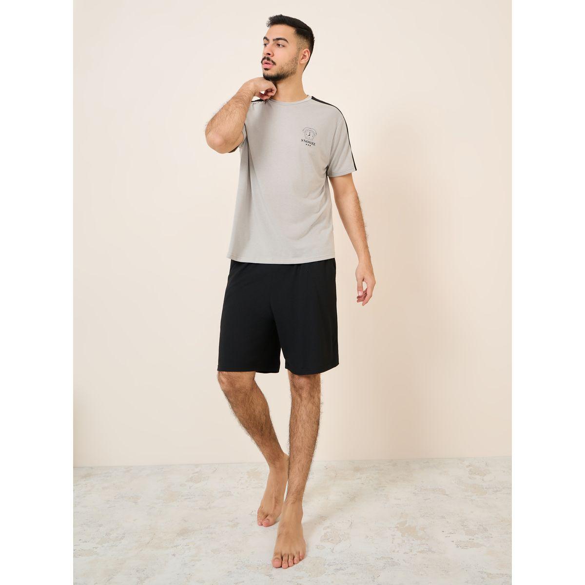 Styli Unwind Tape Detail Minimal Print T-shirt and Short with Pocket Sets-men-clothing-nightwear-sets-image-2