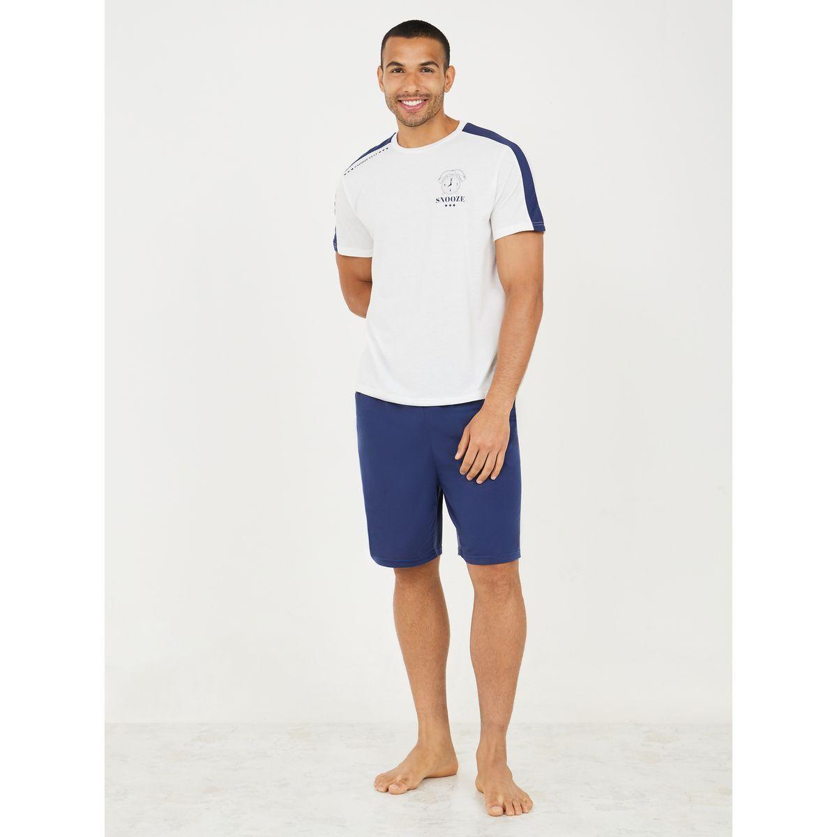 مجموعة من شورت وتيشيرت مع جيوب-men-clothing-nightwear-sets-image-1
