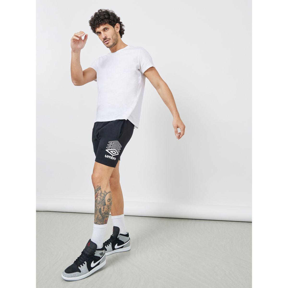Umbro FW Terrace Short-men-clothing-sportswearandactivewear-bottoms-image-2