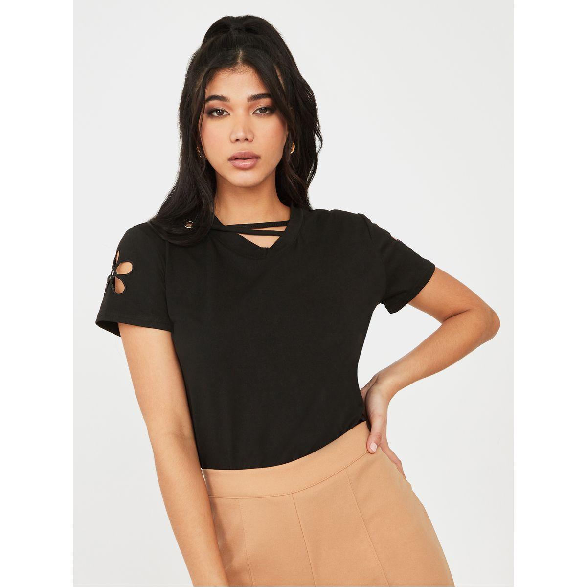 تيشيرت كاجوال مزين بفتحات-women-clothing-tshirts-image-1